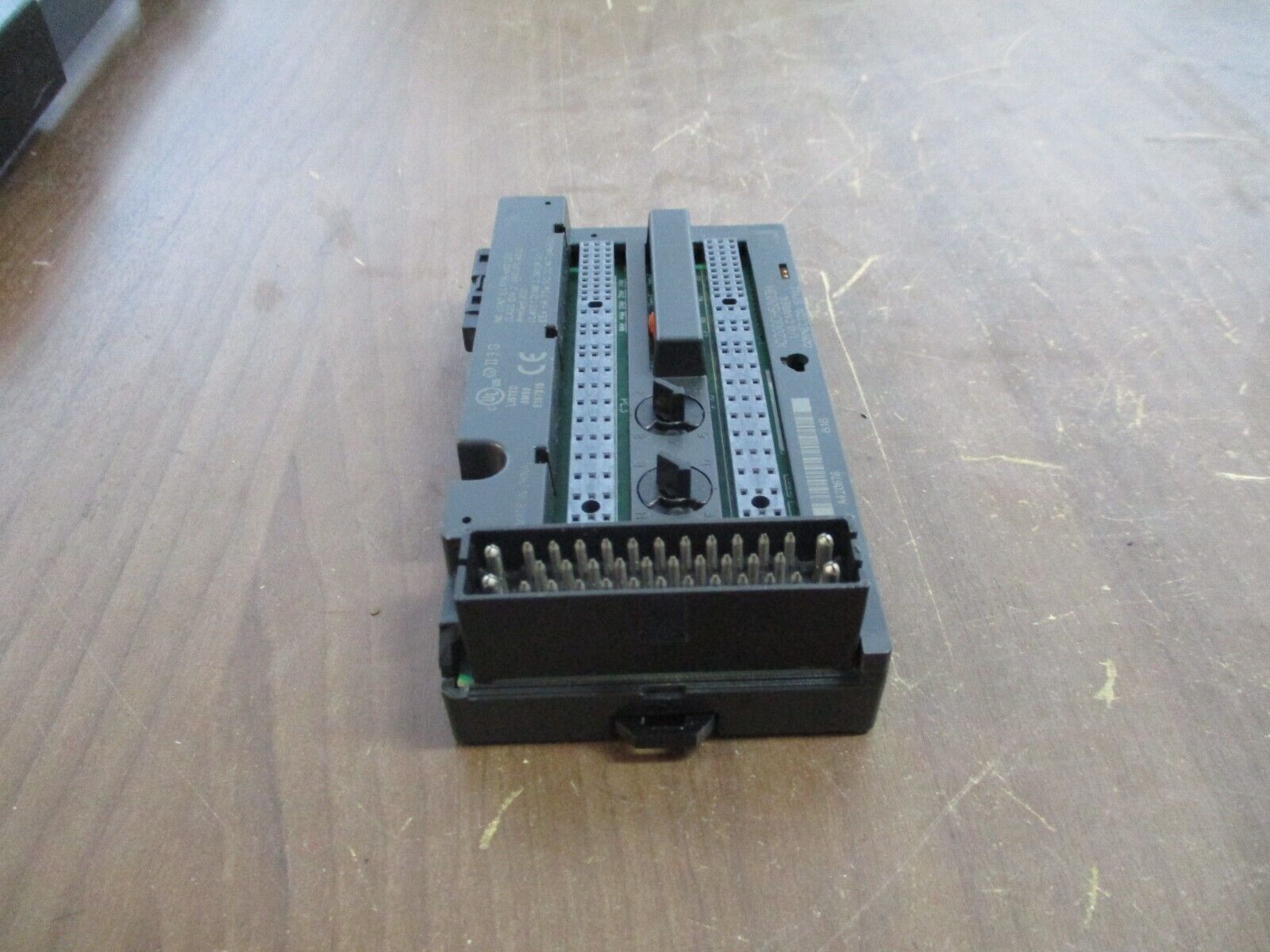 GE VersaMax I/O Carrier IC200CHS003H Connector Style *Broken Corner* Used