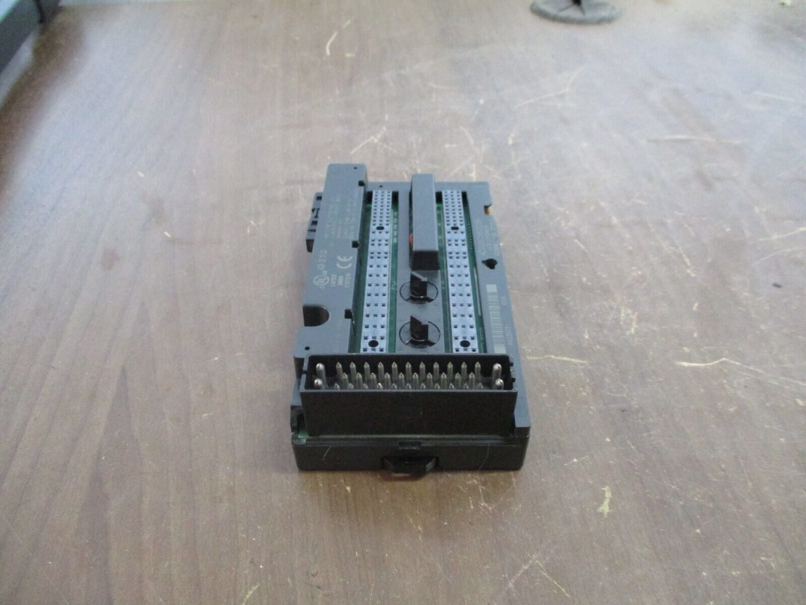 GE VersaMax I/O Carrier IC200CHS003H Connector Style *Broken Corner* *Chipped*