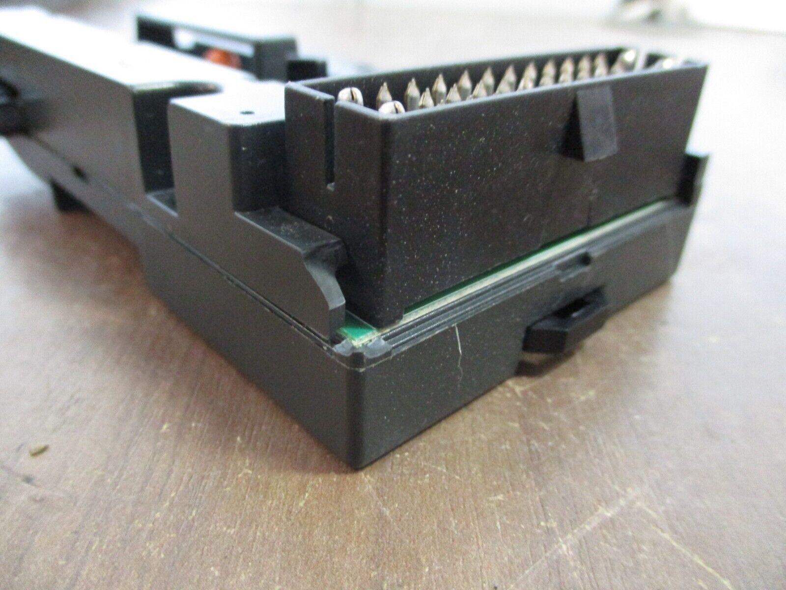 GE VersaMax I/O Carrier IC200CHS003H Connector Style *Broken Corner* *Chipped*