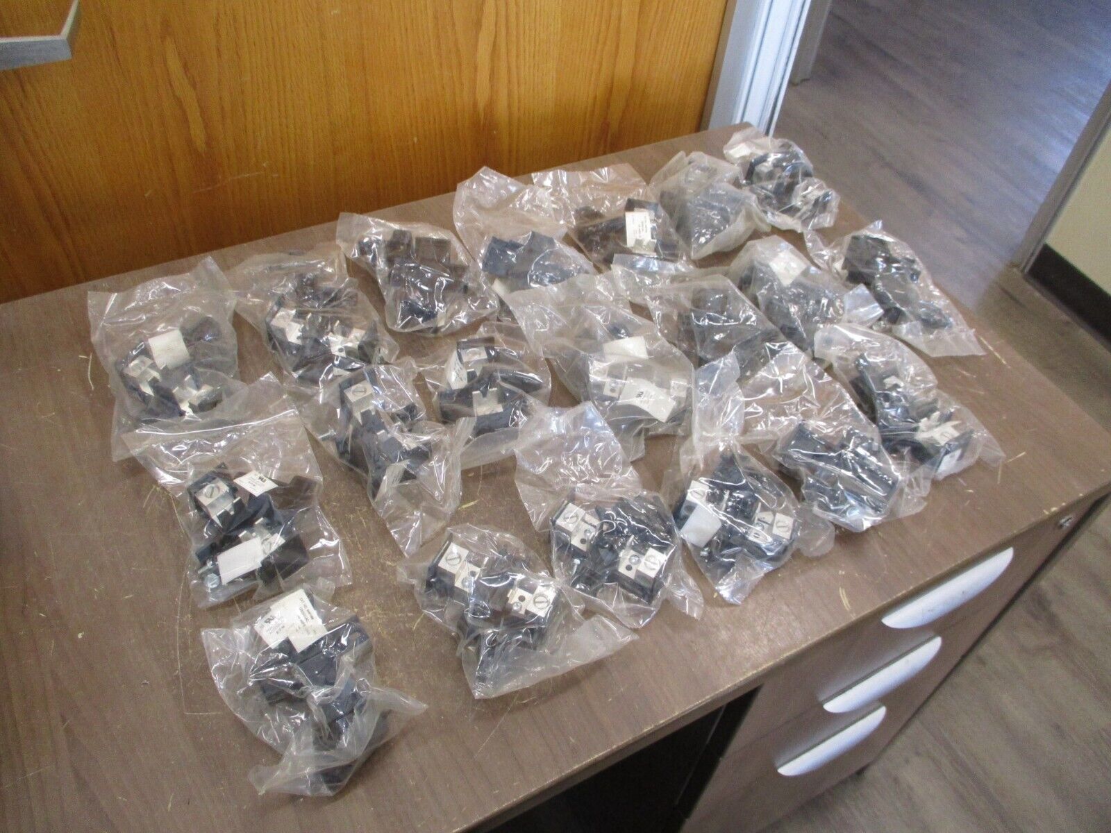 Eaton Type BR OEM Interior Assembly 24INT125B 125A 2/4Ckt *Box of 20*