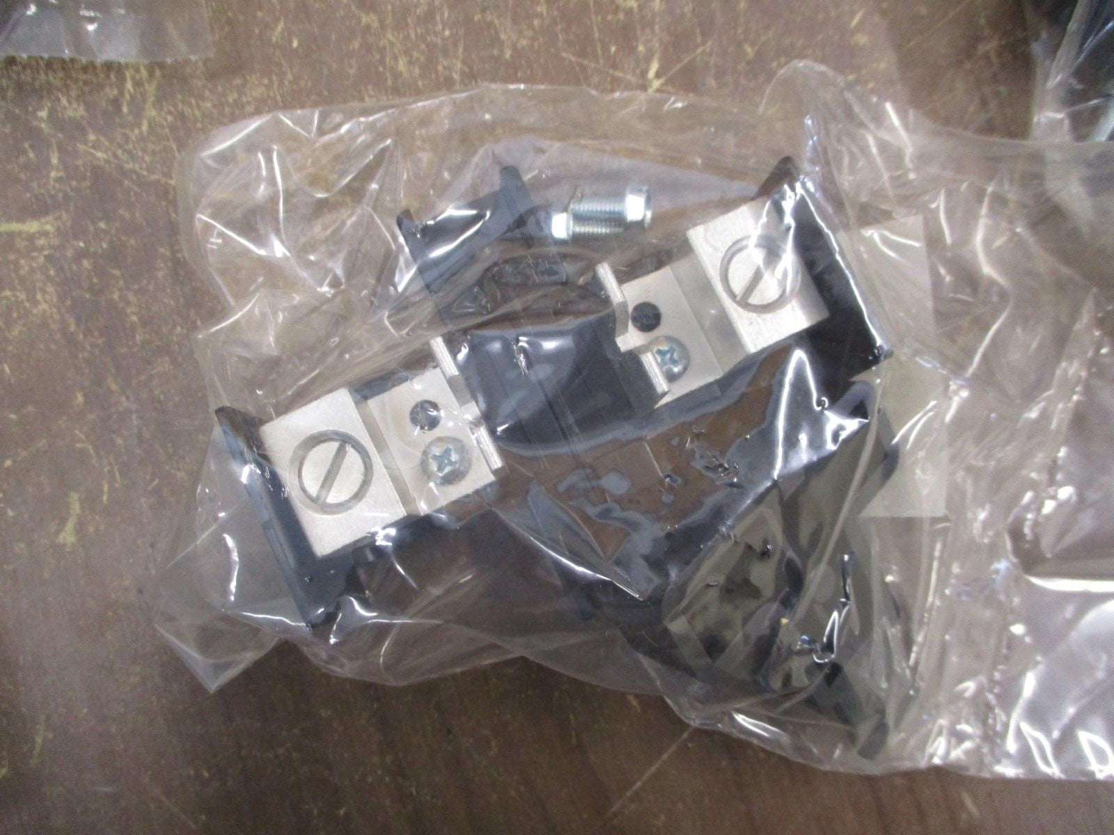 Eaton Type BR OEM Interior Assembly 24INT125B 125A 2/4Ckt *Box of 20*