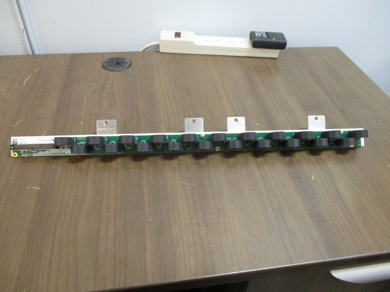 Veris Panel 1B CT Strip E30A184 100 A 50/60Hz Used