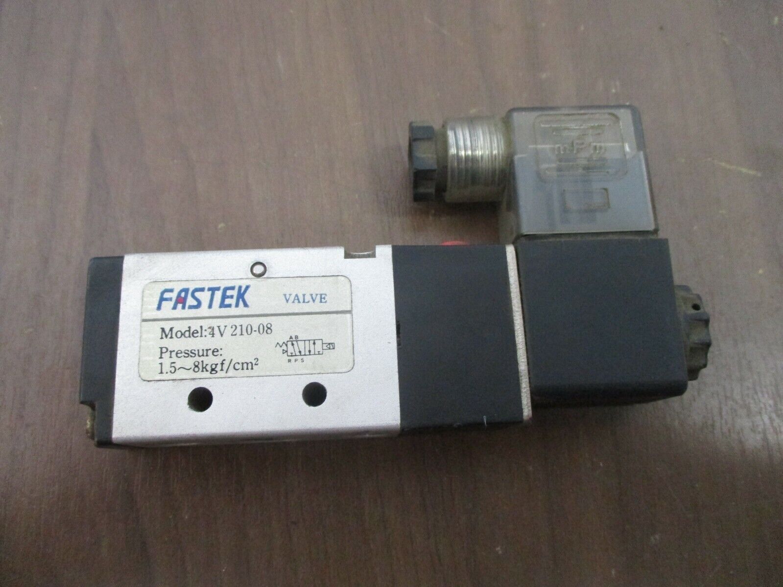 Fastek Valve 4V210-08 1.5~8kgf/cm² Used