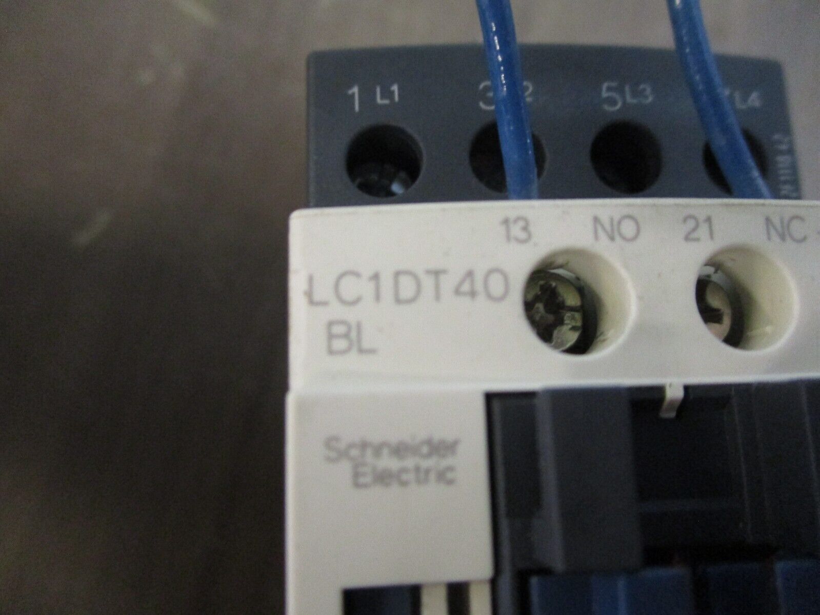 Schneider Electric Contactor LC1DT40 BL 24VDC Coil w/ Aux Contact Block Used