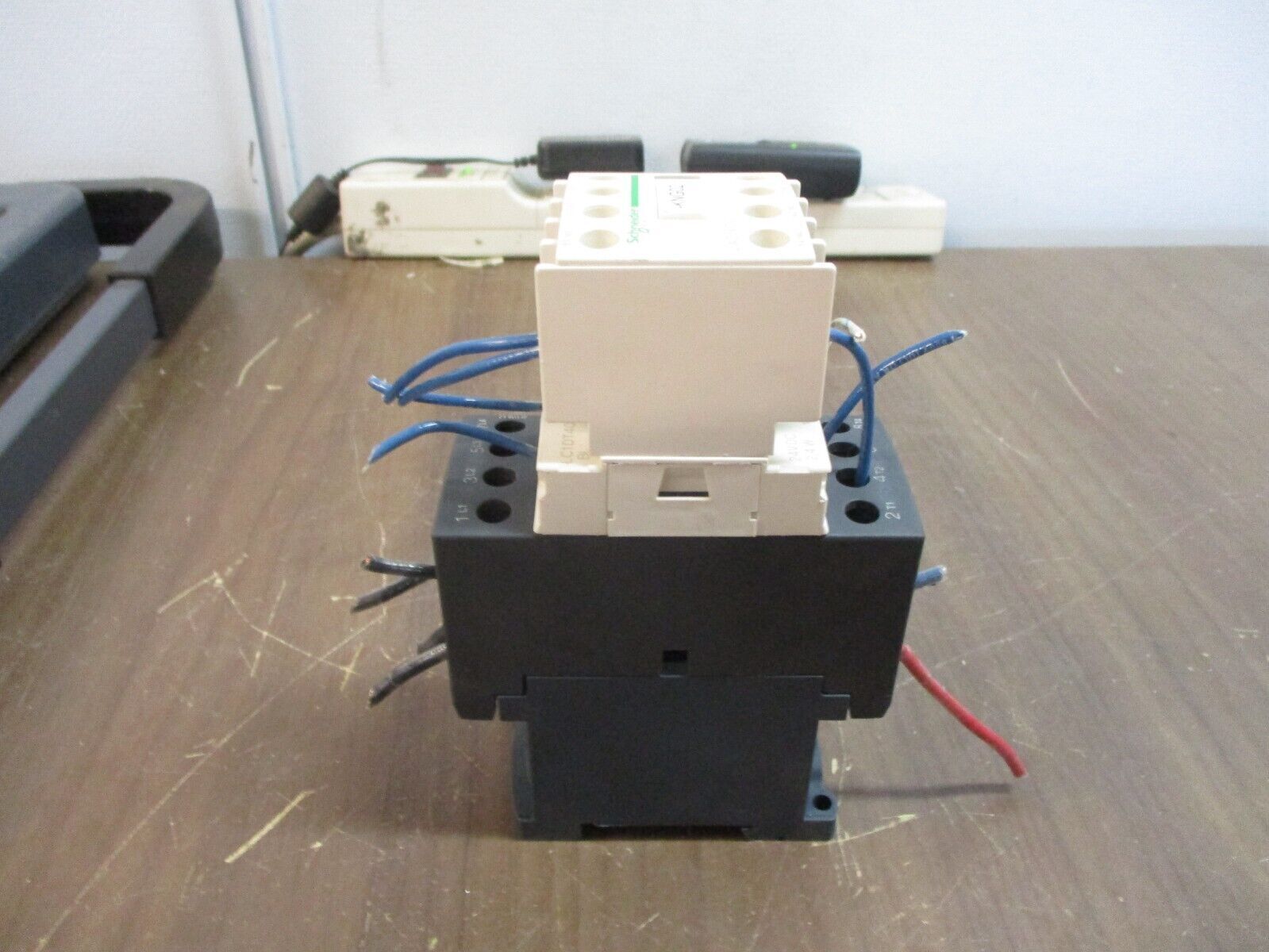 Schneider Electric Contactor LC1DT40 BL 24VDC Coil w/ Aux Contact Block Used