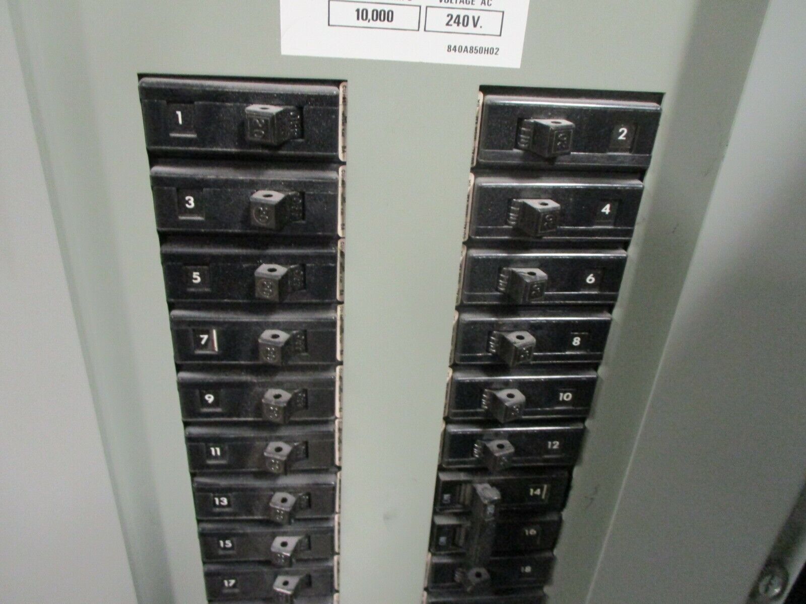 Westinghouse Main Breaker Circuit Breaker Panel MP-32229 225A Max 120/208 3Ph 4W
