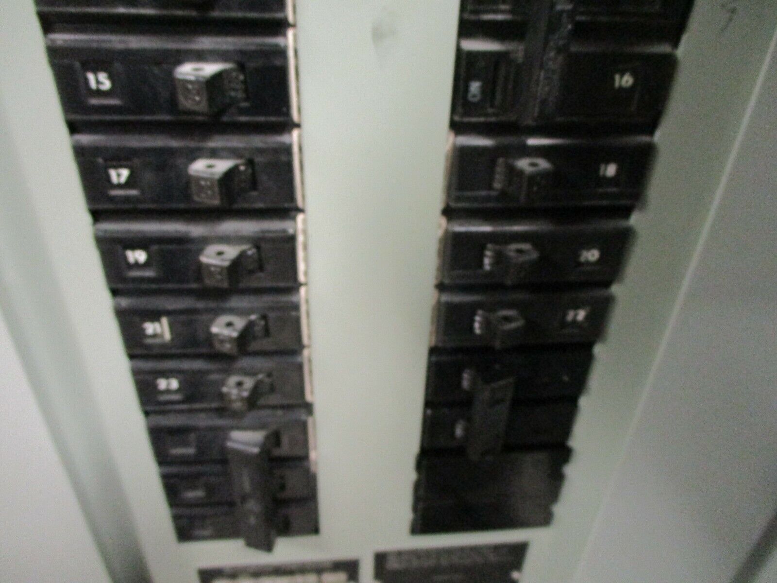 Westinghouse Main Breaker Circuit Breaker Panel MP-32229 225A Max 120/208 3Ph 4W