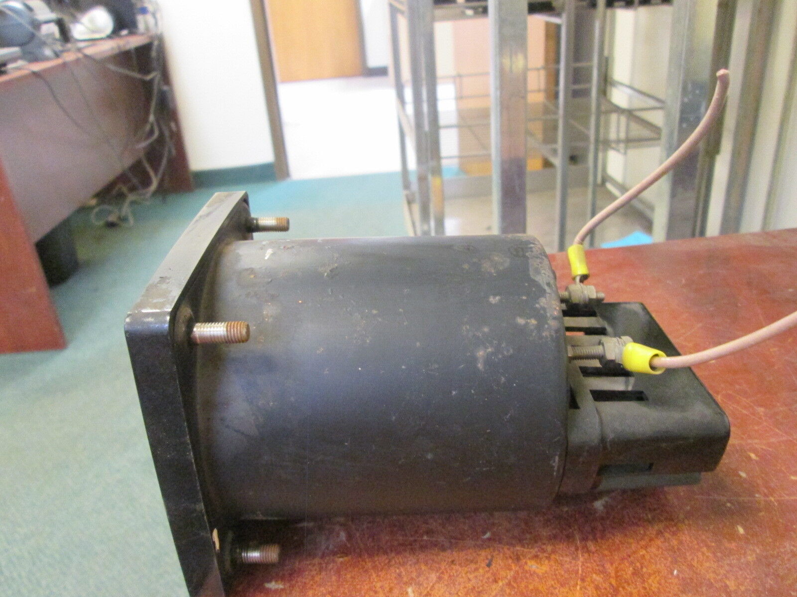 Square D AC Voltmeter EAIVD Range: 0-300V 60Hz Used