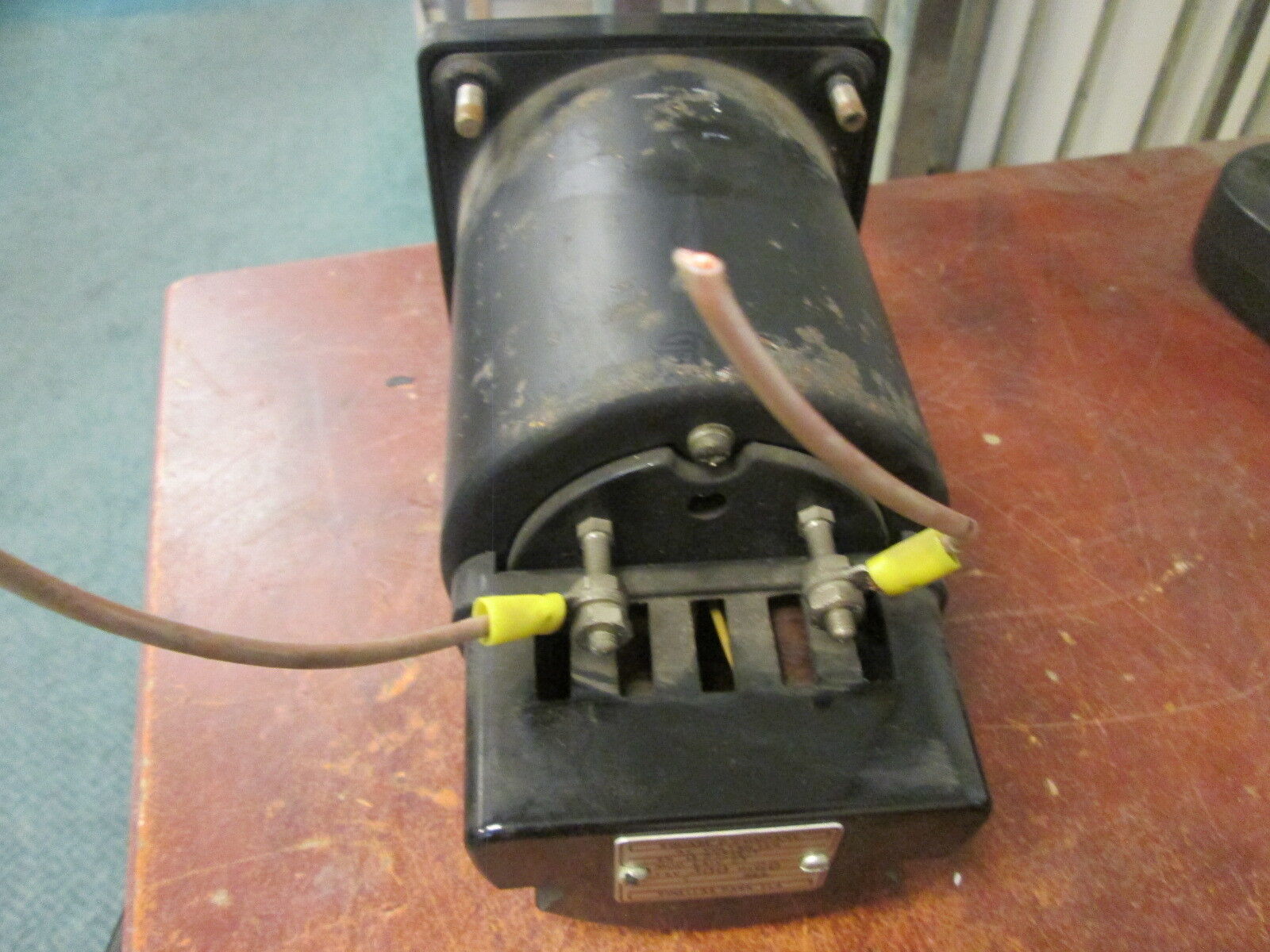 Square D AC Voltmeter EAIVD Range: 0-300V 60Hz Used