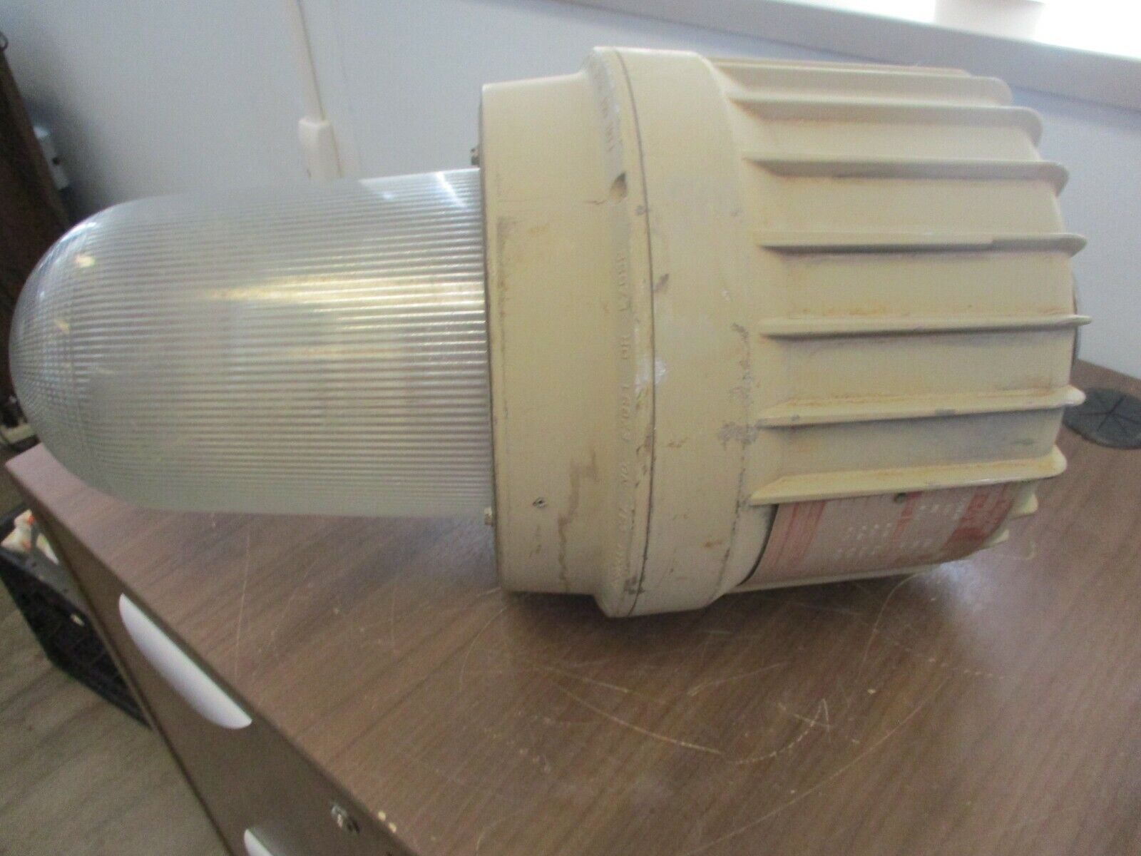 Hubbell Killark Hostile Lite Light Fixture EZH170 175W 120-277V 60Hz Used