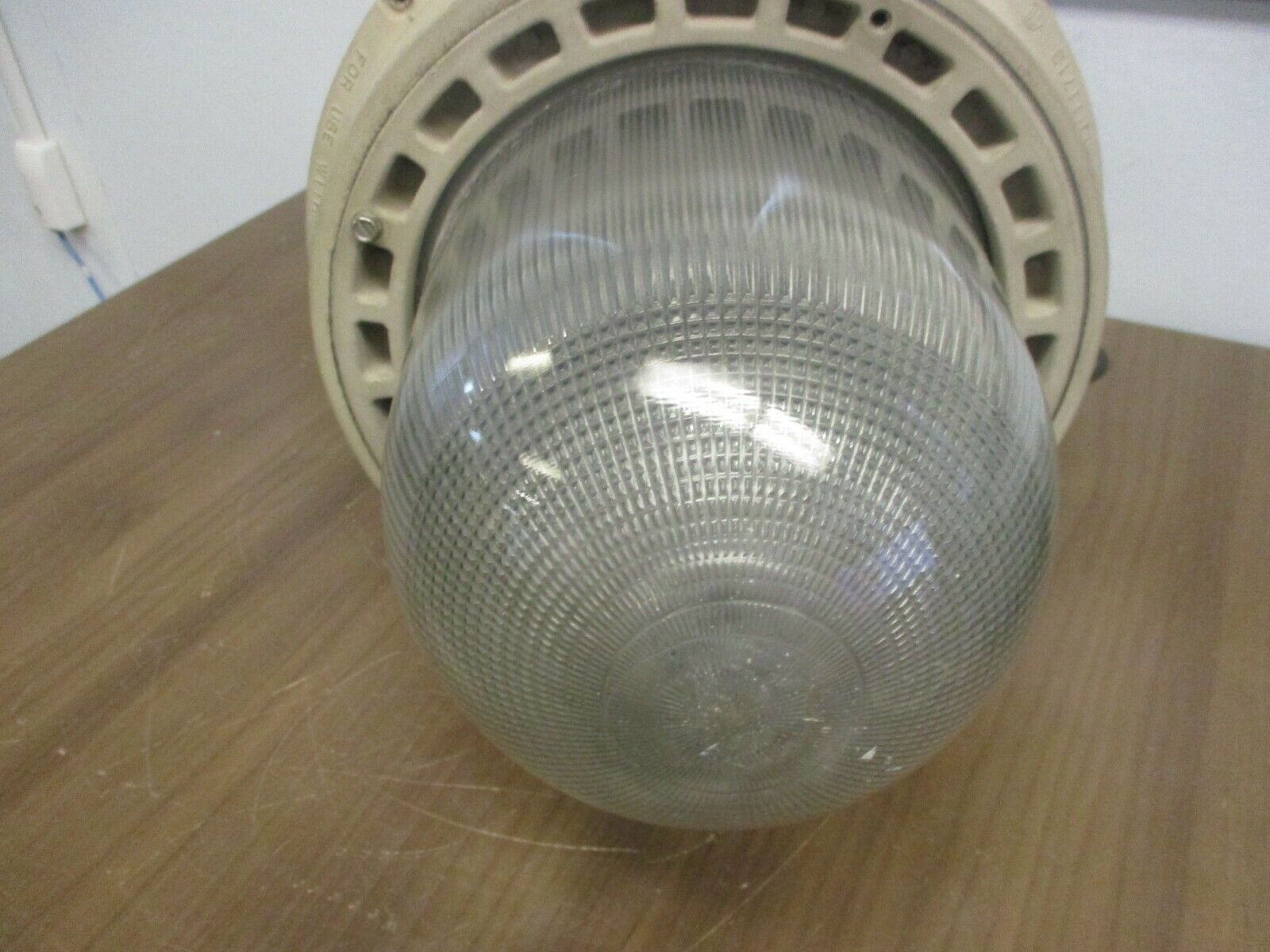 Hubbell Killark Hostile Lite Light Fixture EZH250 250W 120-277V 60Hz Used