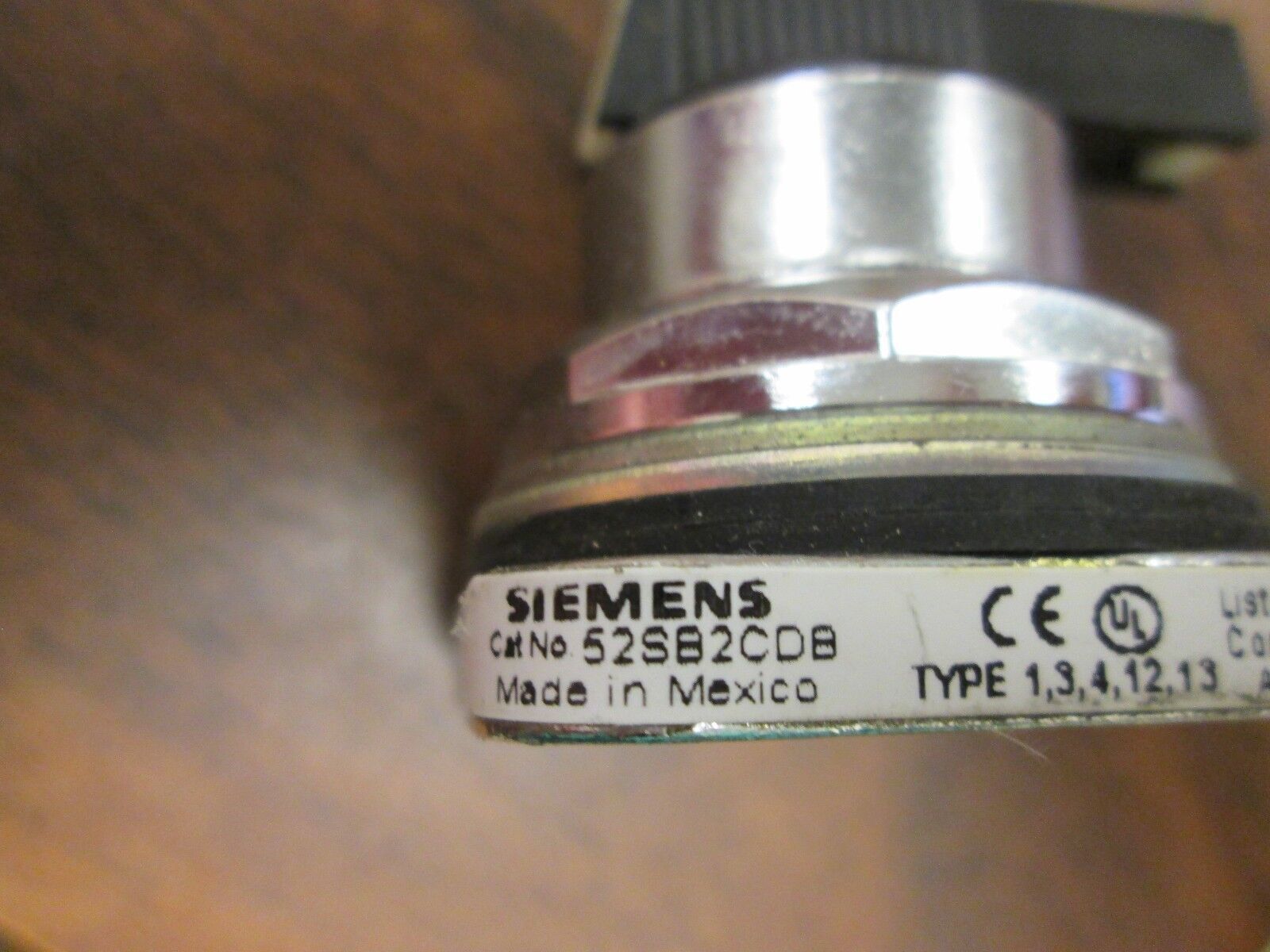 Siemens Oil Tight Selector Operator 52SB2CDB 3-Position nema 4,12 New Surplus