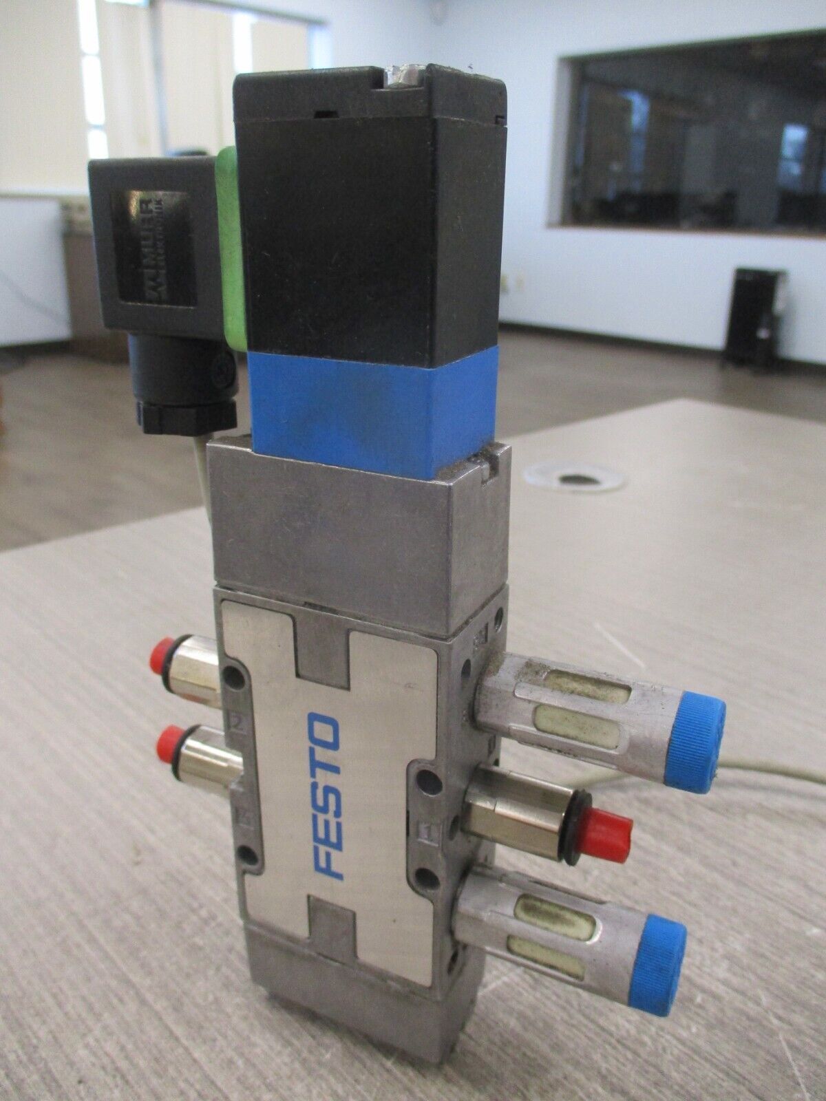 Festo Solenoid Valve MVH-5-1/8-L-B 40-145PSI Used