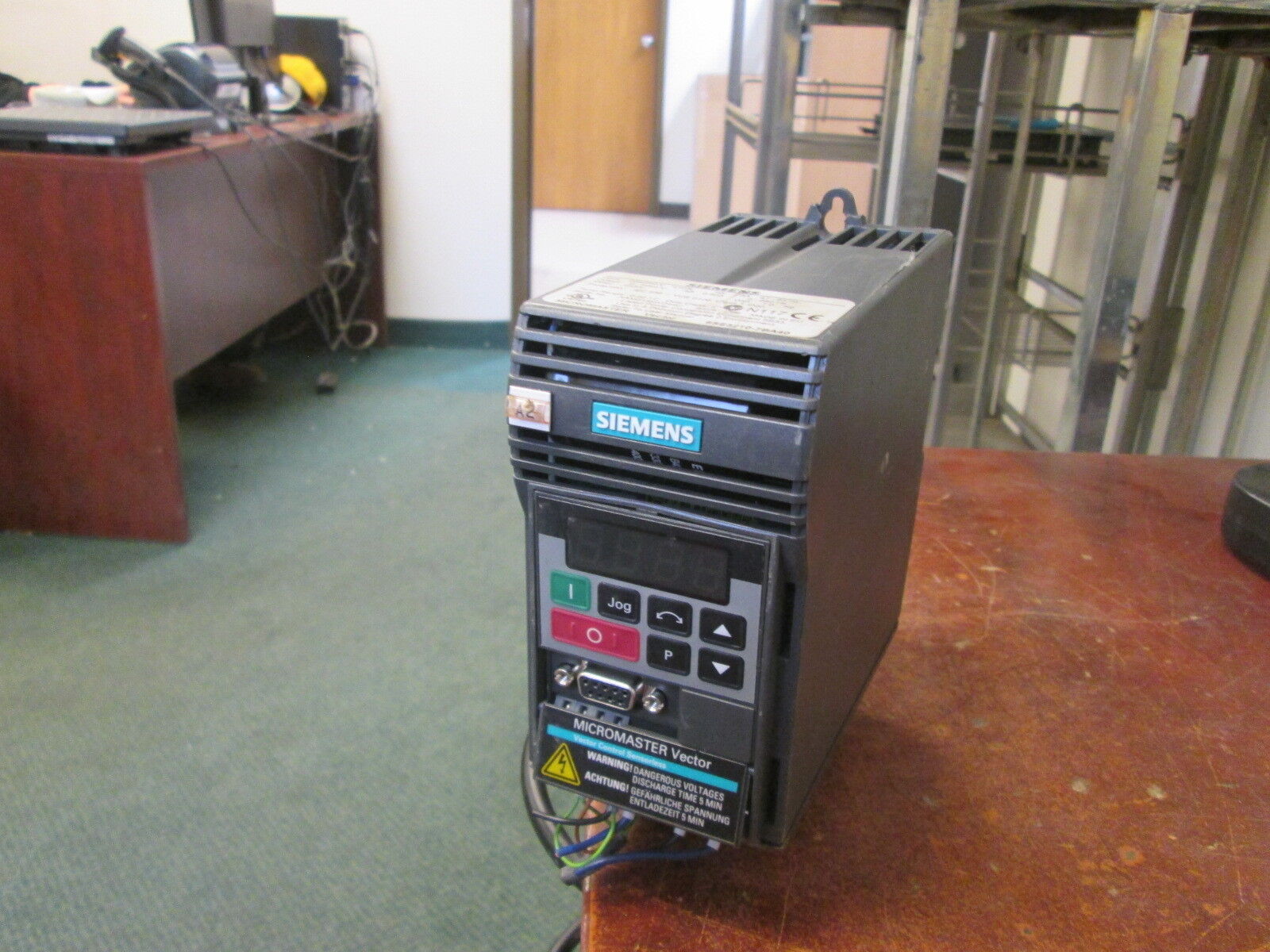 Siemens Micromaster Vector AC Drive 6SE3210-7BA40 120W Used