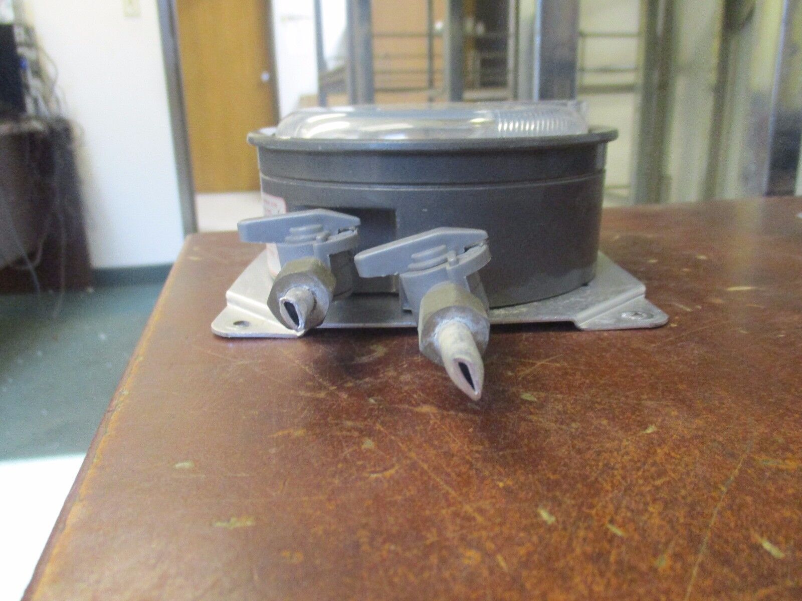 Magnehelic Water Guage 163283-00 15 PSIG Max Range: 0-2" Used