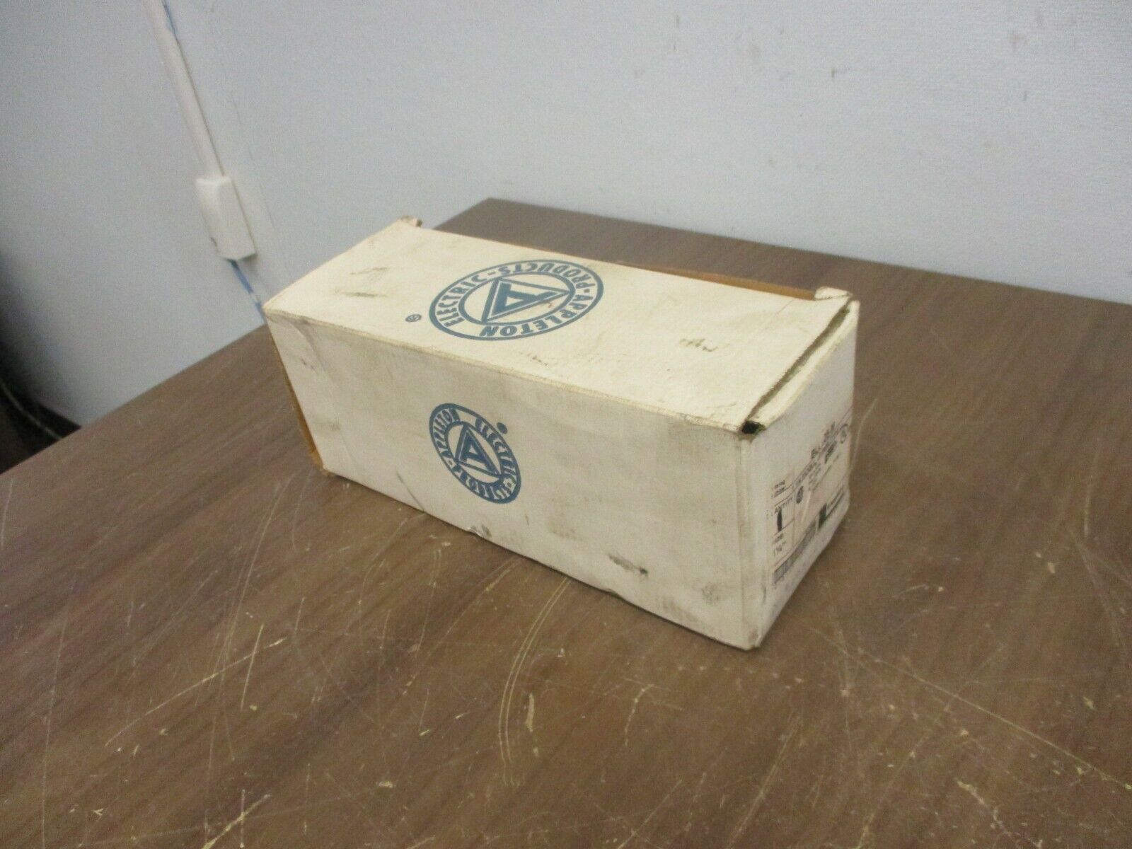 Appleton Unilet Conduit Body BLL125-M Mogul Size: 1-1/4" New Surplus