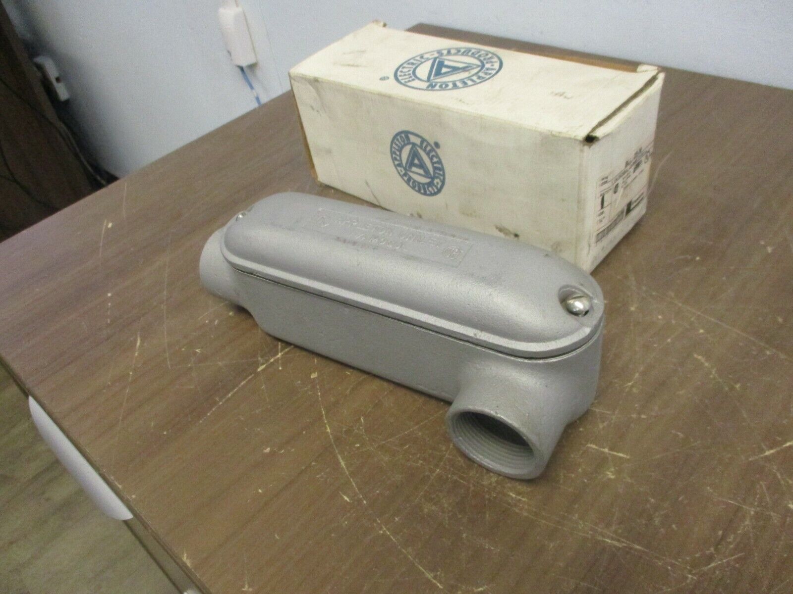 Appleton Unilet Conduit Body BLL125-M Mogul Size: 1-1/4" New Surplus