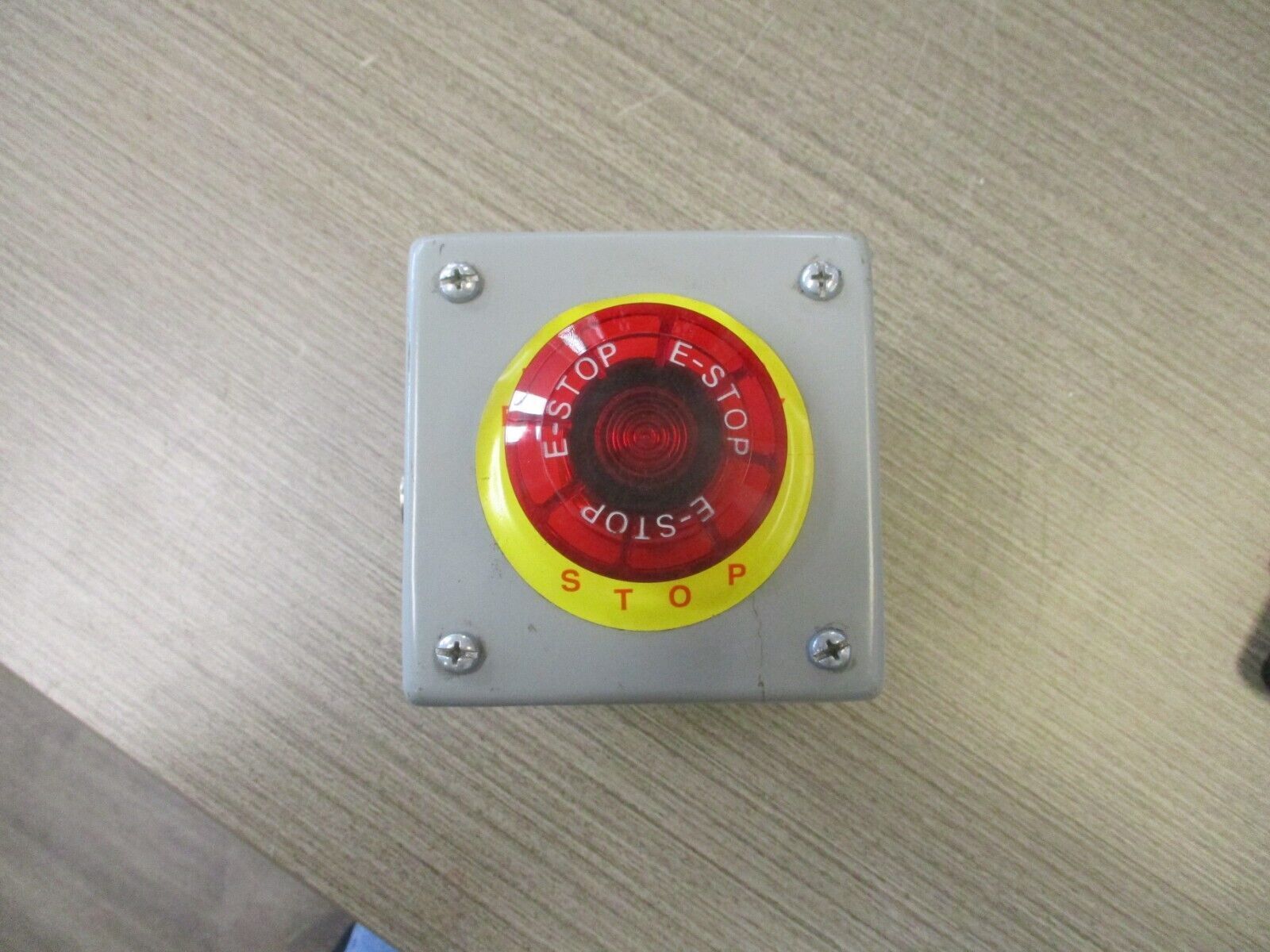 Allen-Bradley Enclosed E-Stop Button 800TC-N374 Ser. A Type 12,13 Enclosure Used