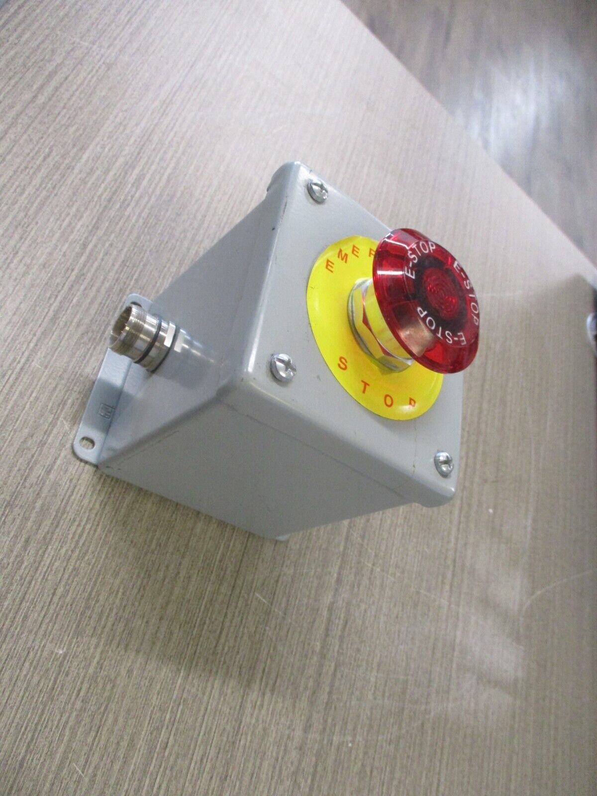 Allen-Bradley Enclosed E-Stop Button 800TC-N374 Ser. A Type 12,13 Enclosure Used