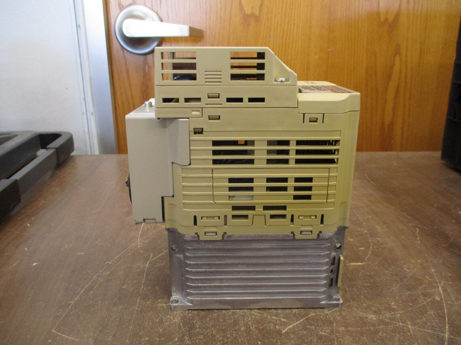 Yaskawa V1000 AC Drive CIMR-VU4A0009FAA Rev. C 5HP 3Ph Used