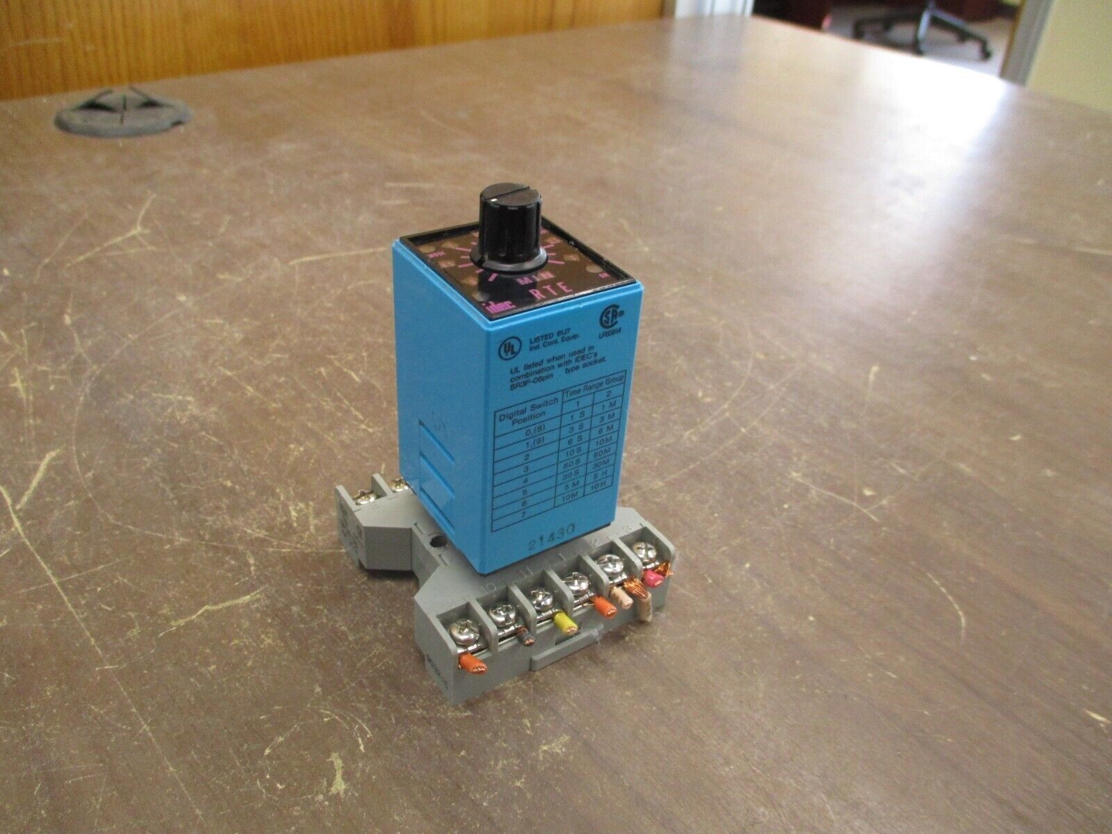 Idec Electronic Timer RTE-P22 120VAC w/ Base Used