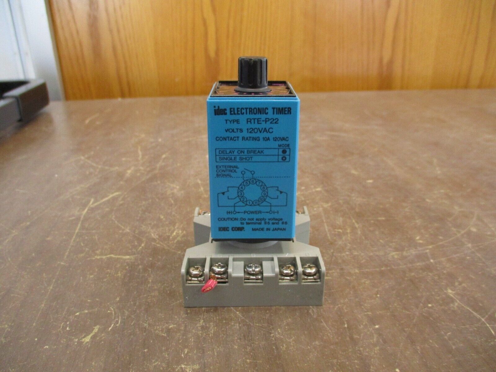 Idec Electronic Timer RTE-P22 120VAC w/ Base Used