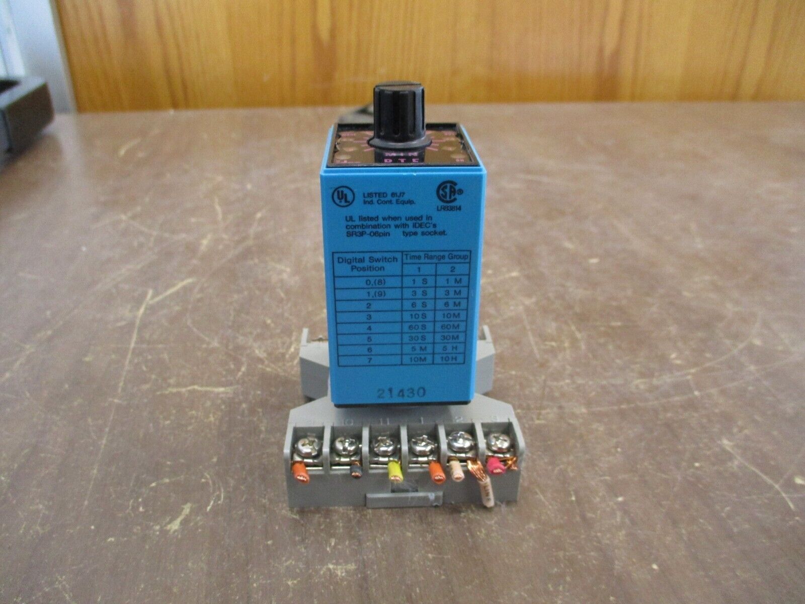 Idec Electronic Timer RTE-P22 120VAC w/ Base Used