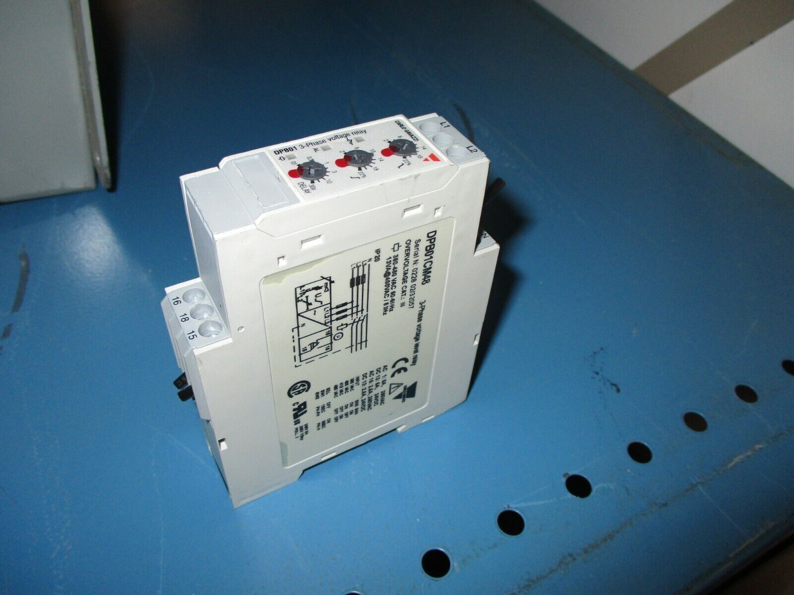 Carlo Gavazzi Voltage Relay DPB01 3Ph 380-480VAC Used