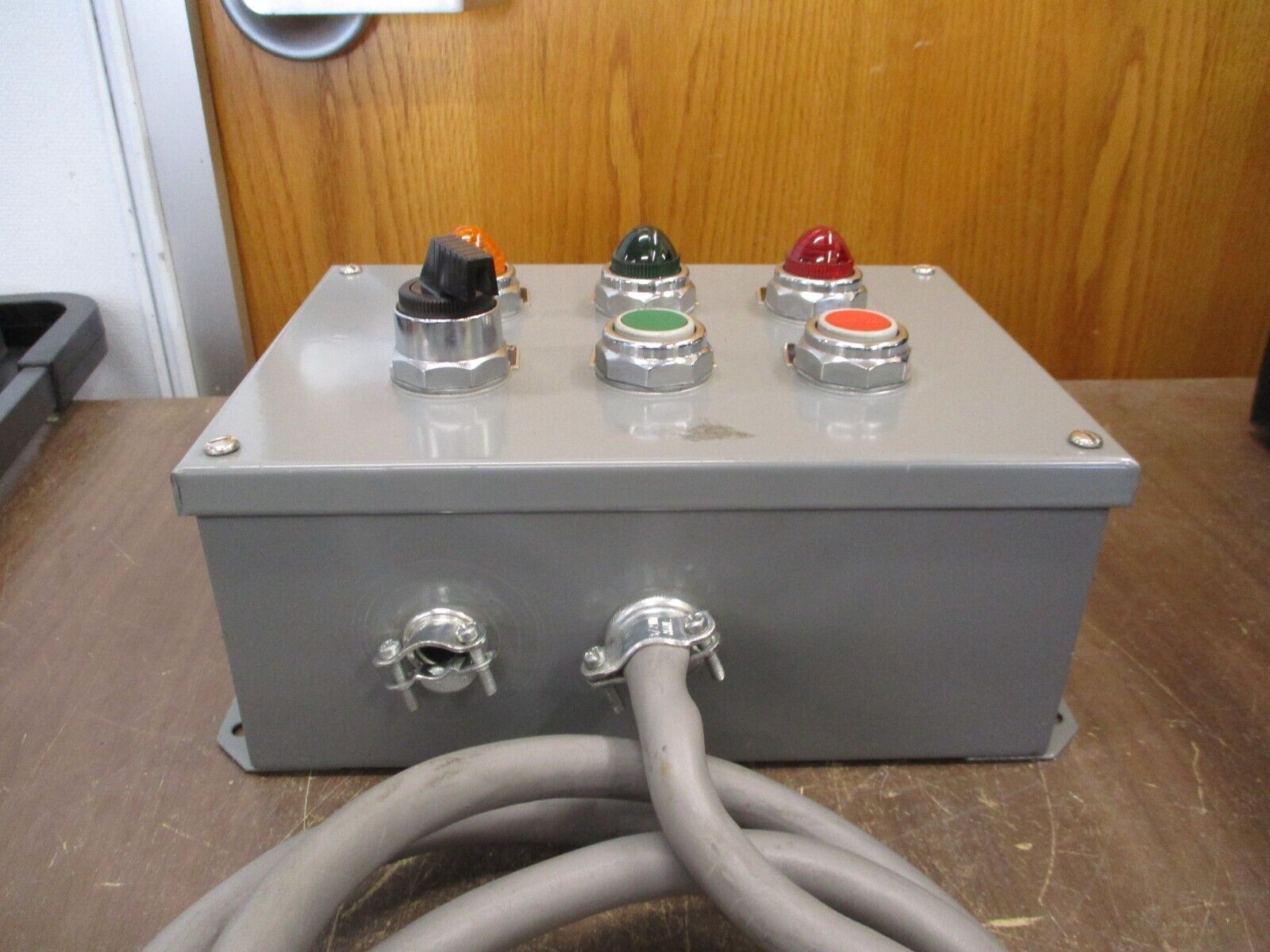 Square D Push Button Control Center 6055 46007-488-51 120V AC/DC Used