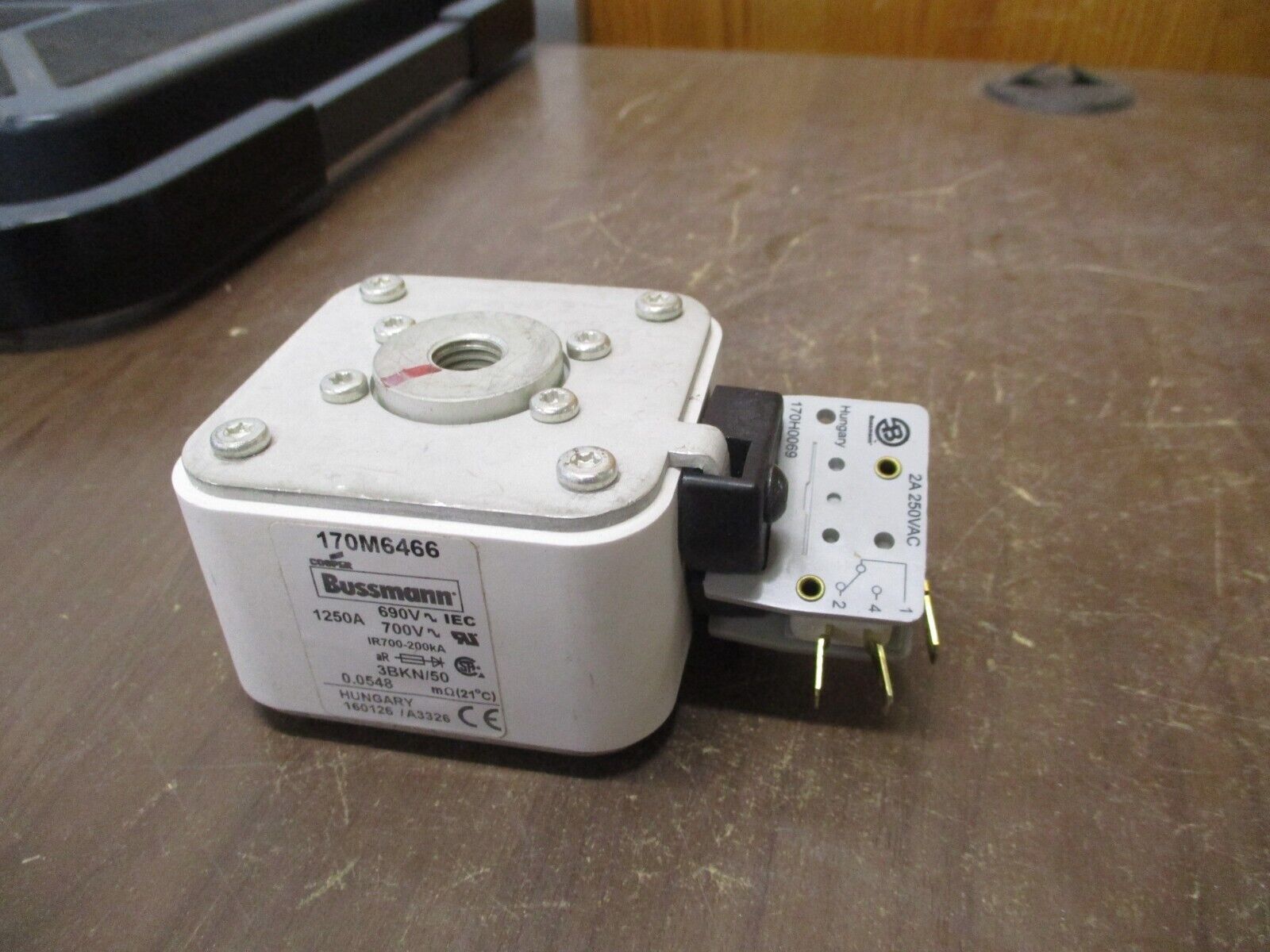 Cooper Bussmann Fuse 170M6466 1250A 690/700V Used