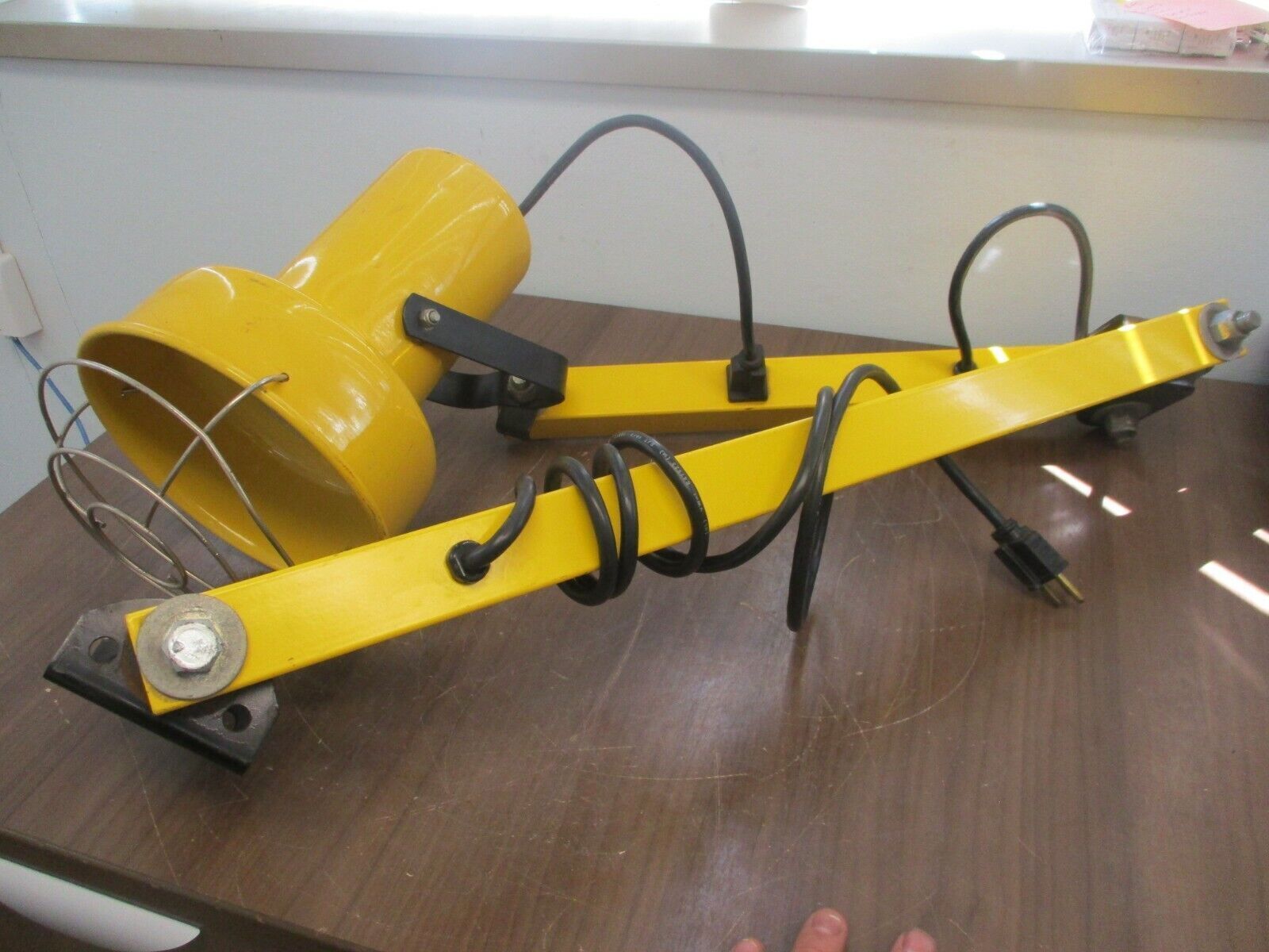 Fostoria Dock Light w/Arm DKL-40VA-A 120VAC 60Hz 10A Sliced Corner Off Plug Used