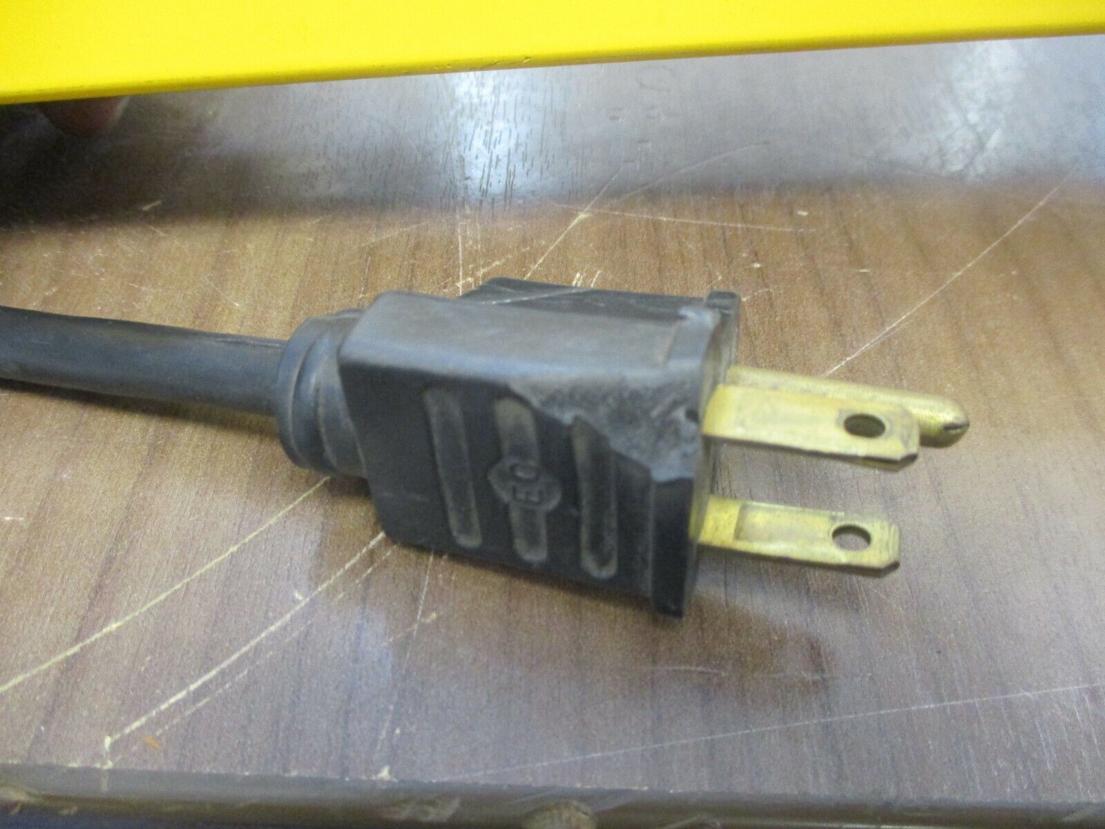 Fostoria Dock Light w/Arm DKL-40VA-A 120VAC 60Hz 10A Sliced Corner Off Plug Used