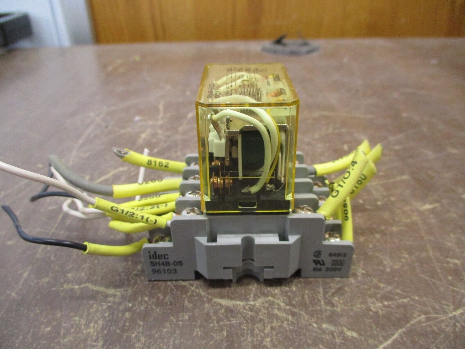 IDEC Relay w/ Base RH4B-ULD 24VDC *Lot of 2* Used