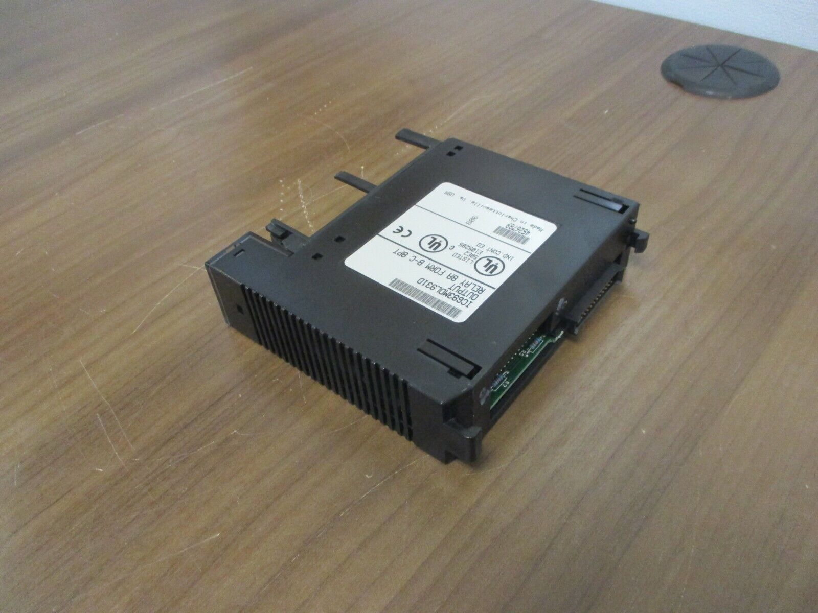 GE Fanuc Relay Output Module IC693MDL931D 8A 8PT Form B-C Missing Terminal Cover