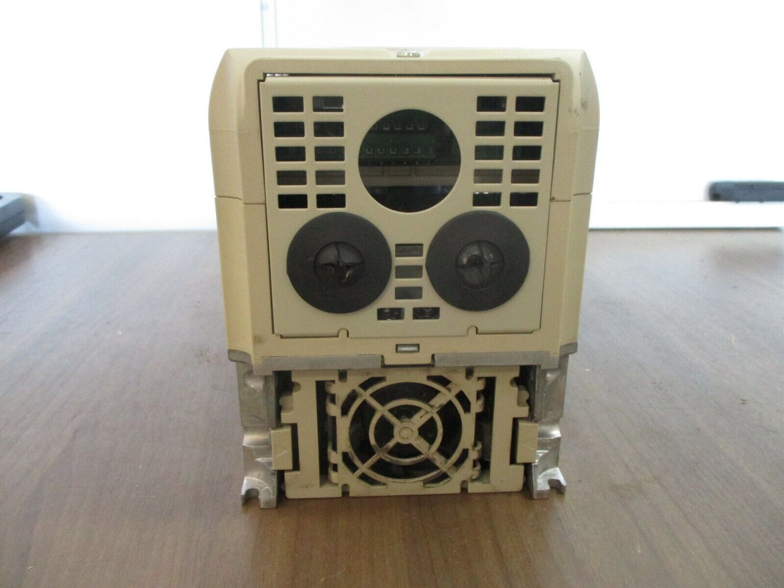 Yaskawa Varispeed E7 AC Drive CIMR-E7C4P2 3HP 3Ph *No Keypad* Used