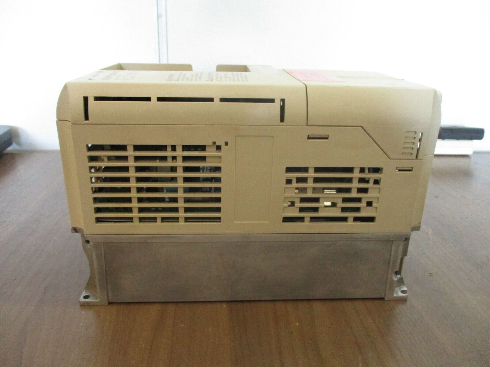Yaskawa Varispeed E7 AC Drive CIMR-E7C4P2 3HP 3Ph *No Keypad* Used