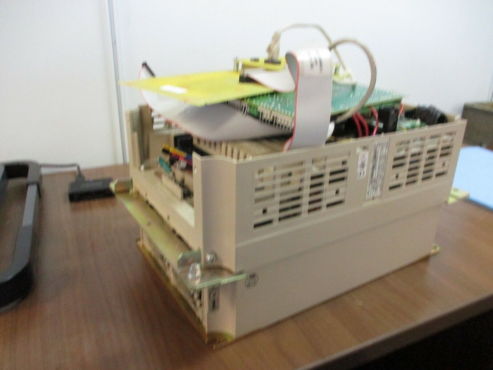 Yaskawa E7 AC Drive w/ Bypass Control CIMR-E7U4015 25HP 3Ph *No Cover* Used