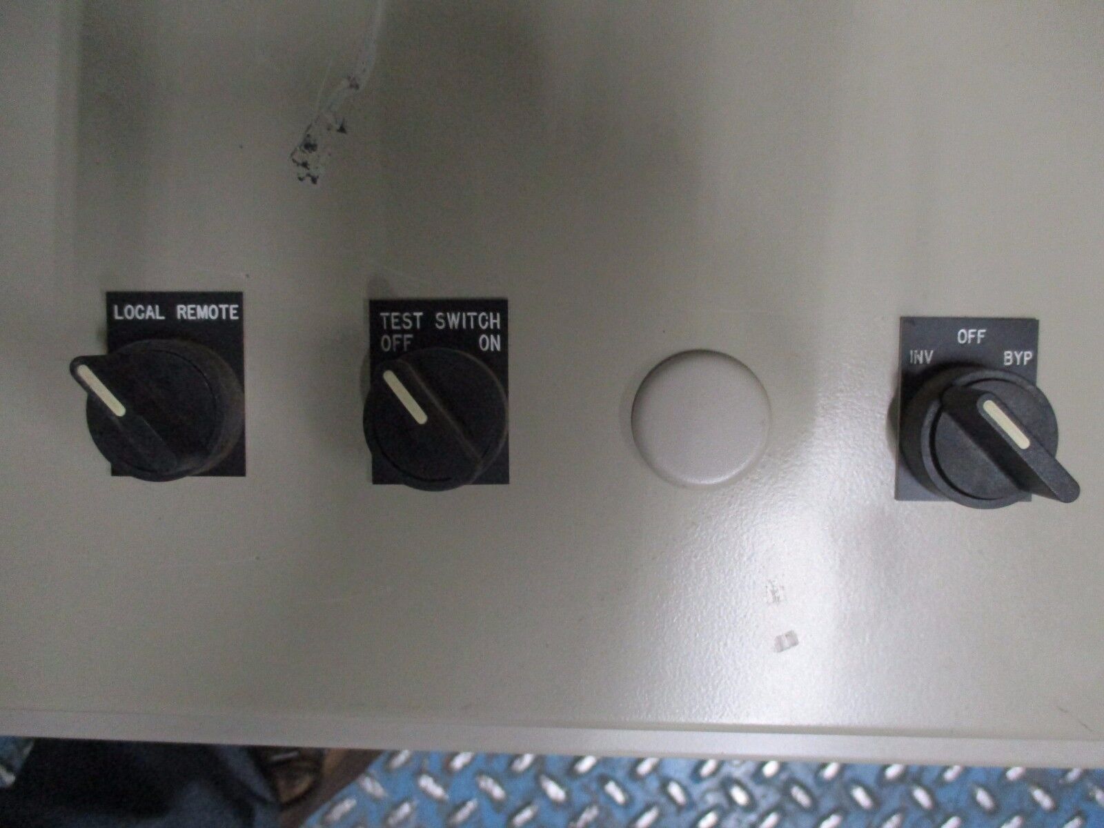 Toshiba Enclosed AC Drive w/ Disconnect 577.7-20-30K0 7.5HP Used