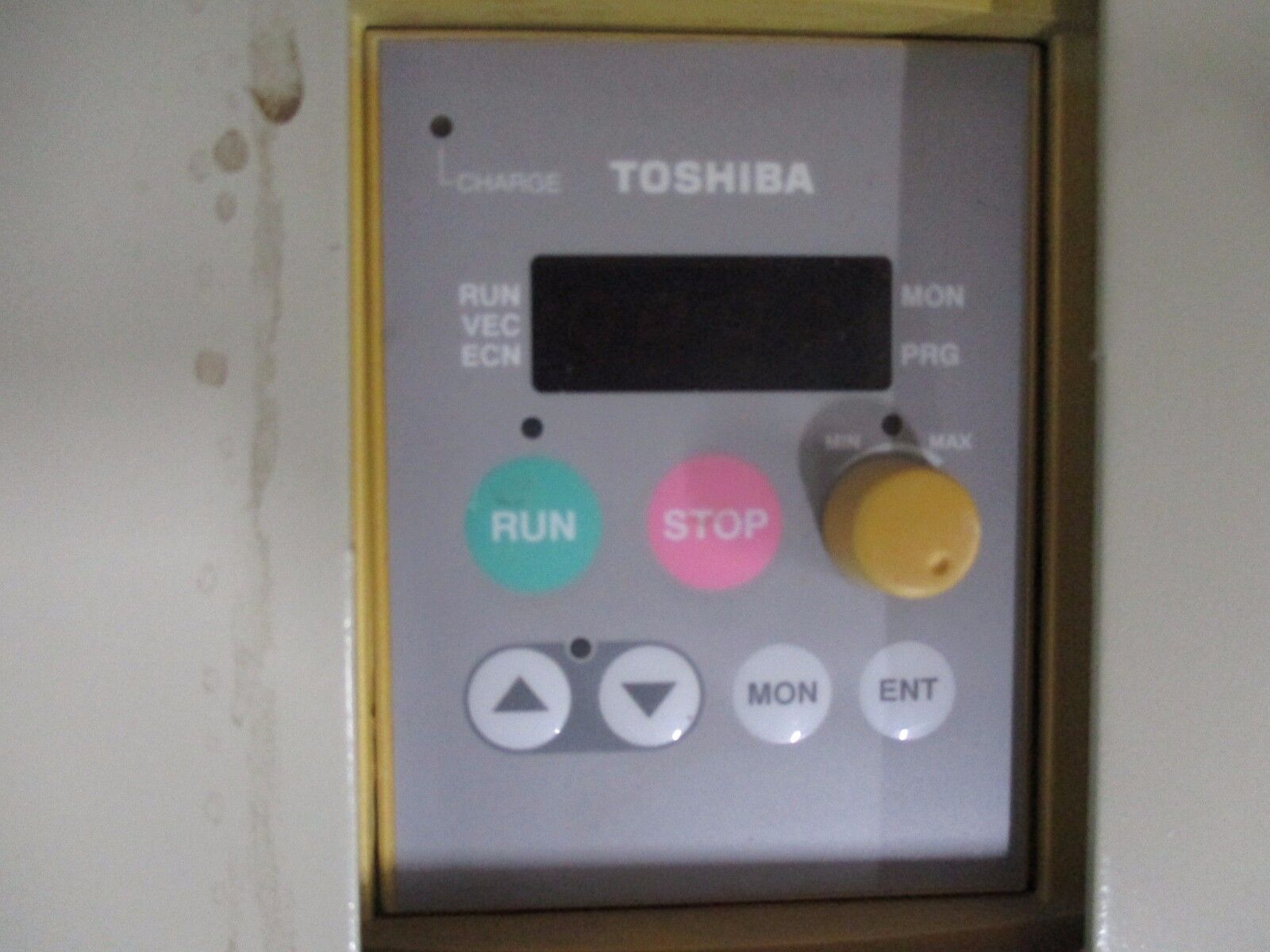 Toshiba Enclosed AC Drive w/ Disconnect 577.7-20-30K0 7.5HP Used