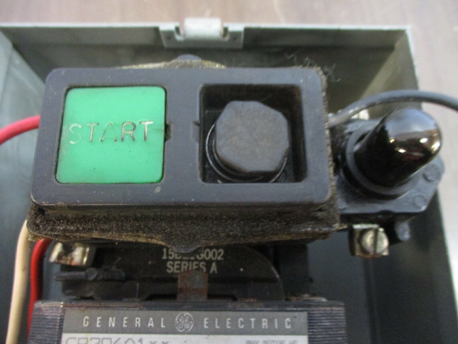 GE Enclosed Size 00 Starter CR306A1** 115-120V Coil 9A 600VAC Type 1 Enclosure