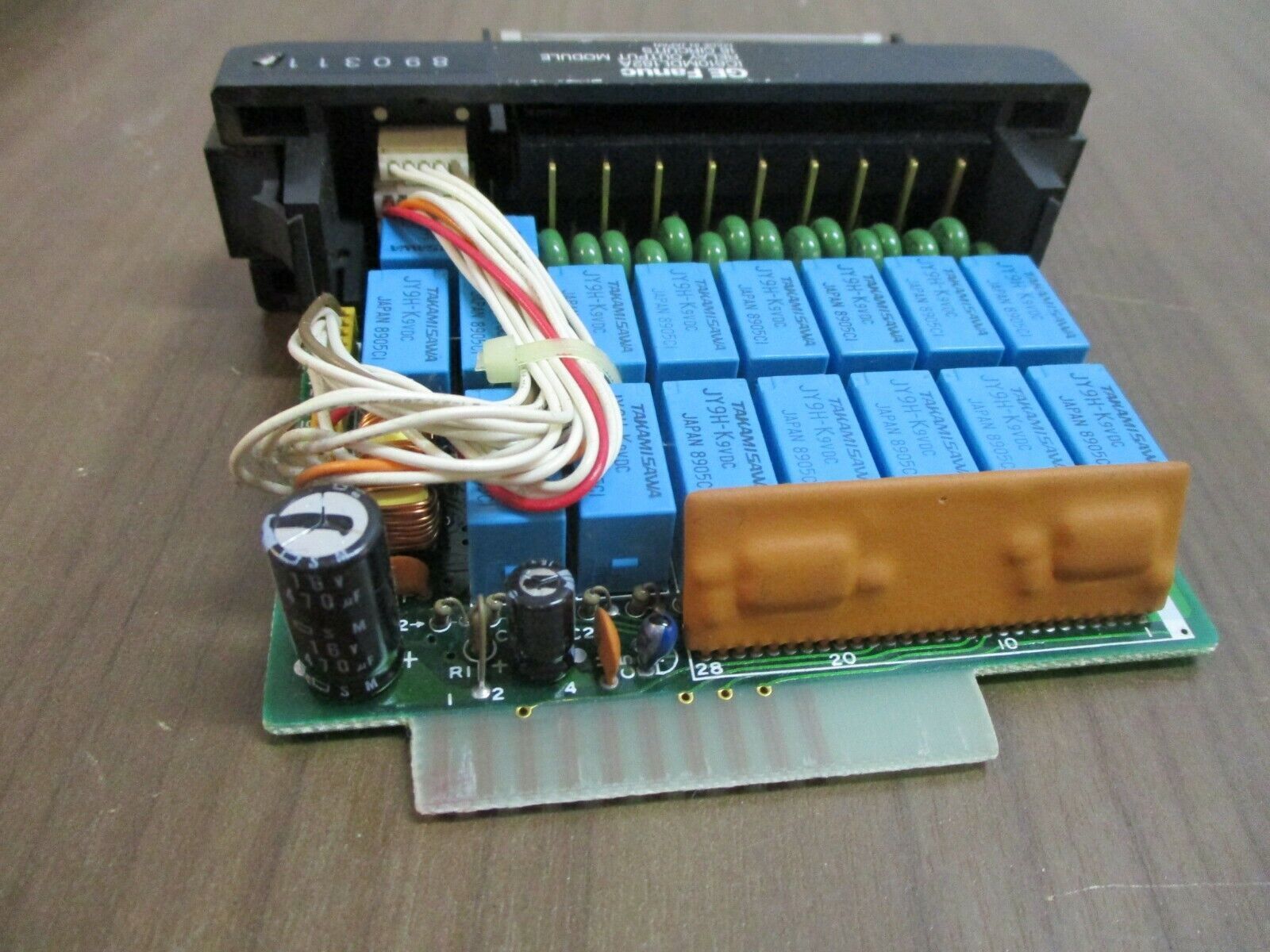 GE Fanuc Relay Output Module IC610MDL182A 16-Circuit Used