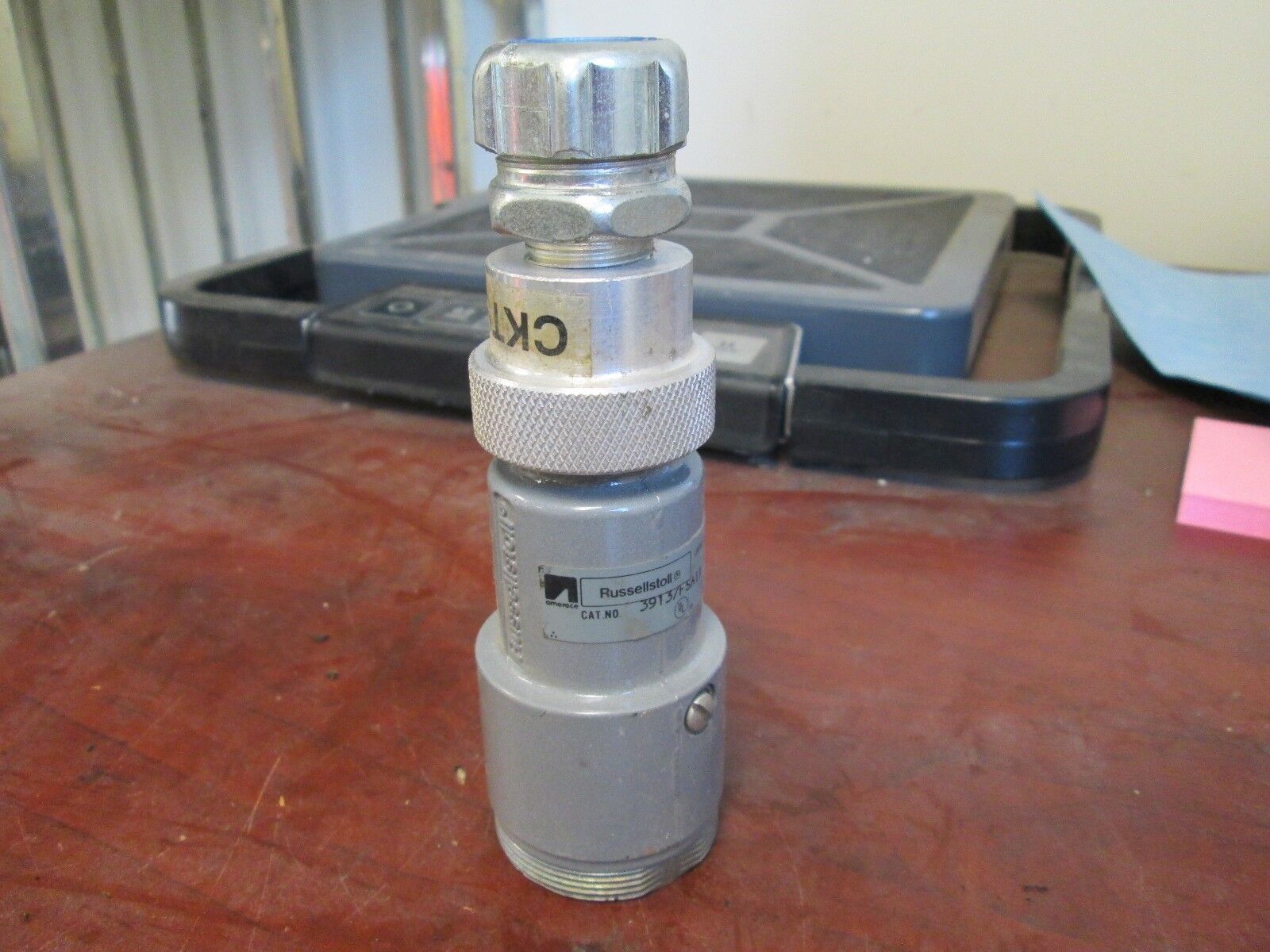 Russellstoll Connector 3913 10A@600V 20A@250V 3W Conduit End Used