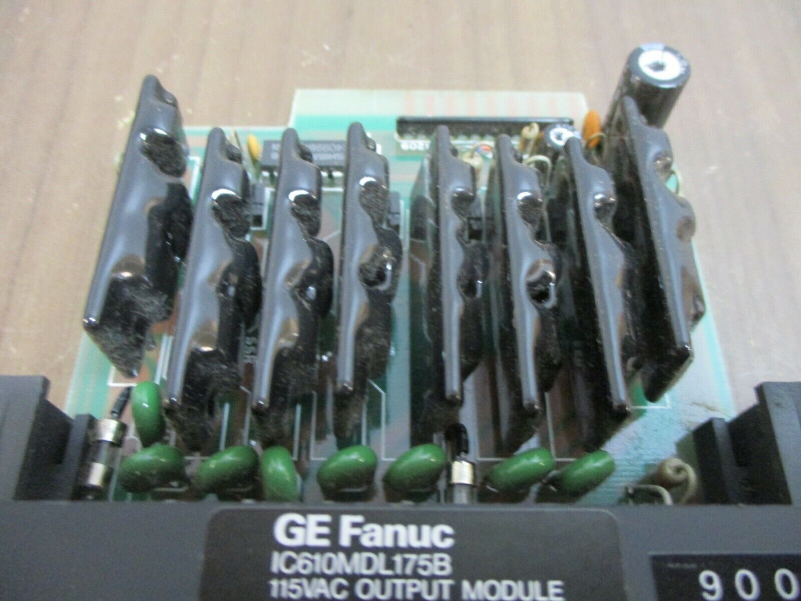 GE Fanuc Output Module IC610MDL175B 115VAC 8-Circuit Used