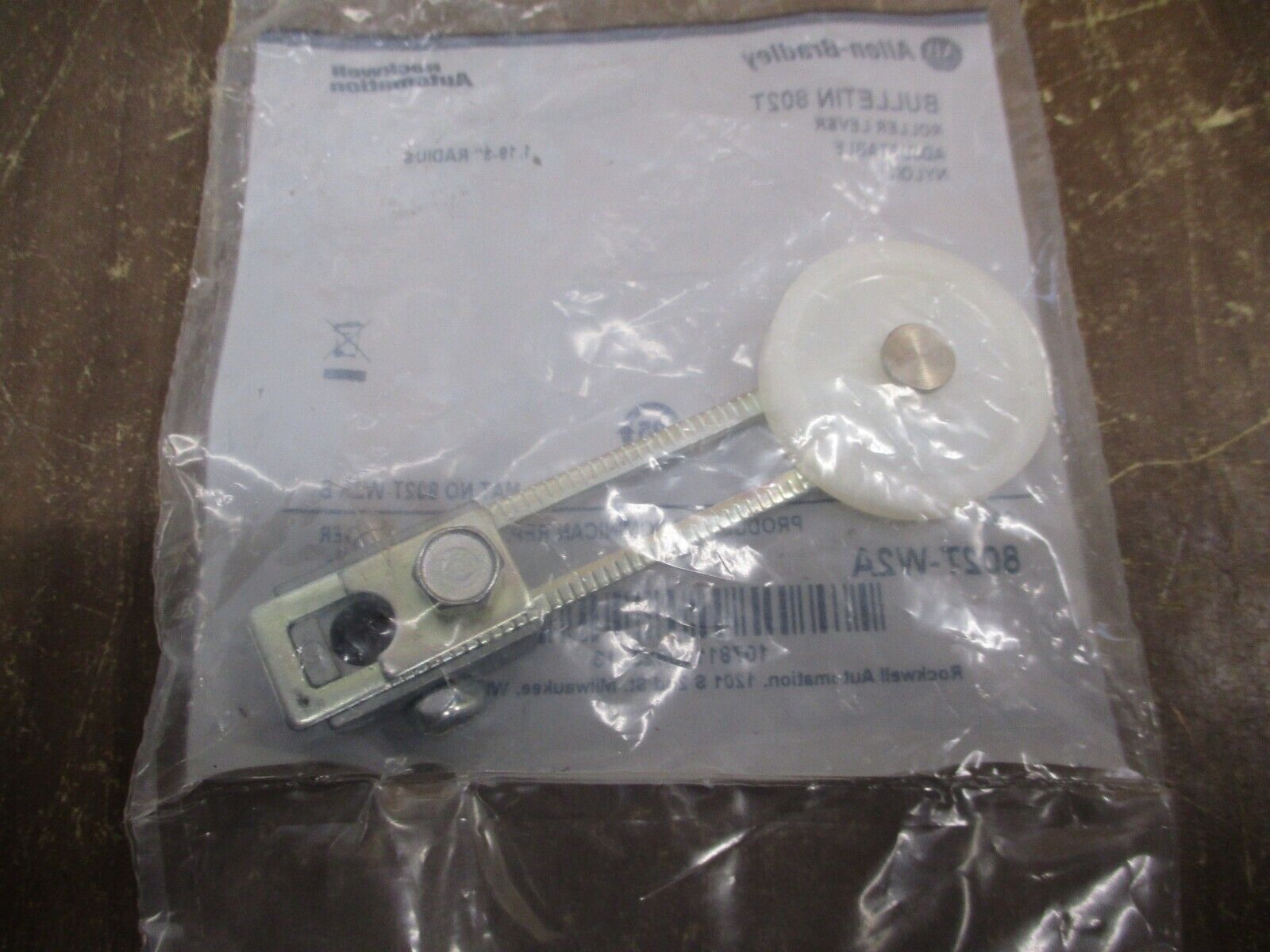 Allen-Bradley Adjustable Nylon Roller Lever 802T-W2A Ser. B 1.19-3" Radius