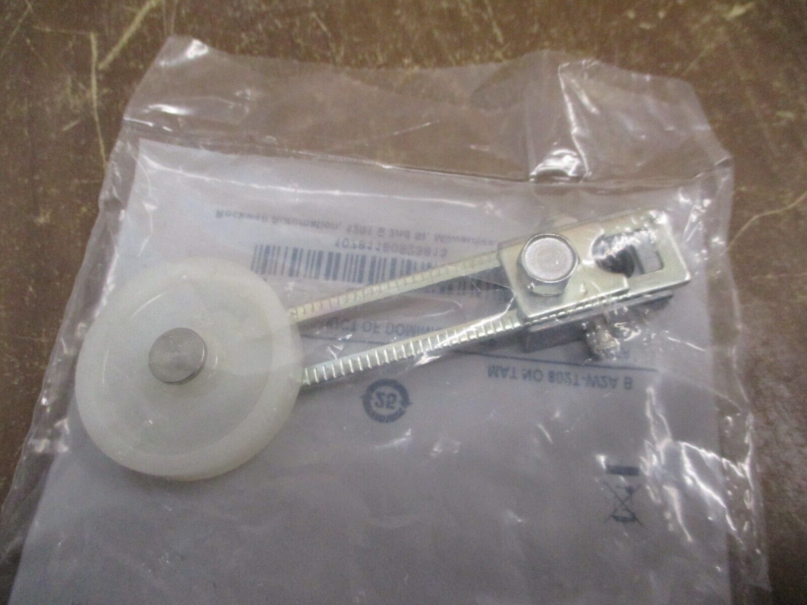 Allen-Bradley Adjustable Nylon Roller Lever 802T-W2A Ser. B 1.19-3" Radius