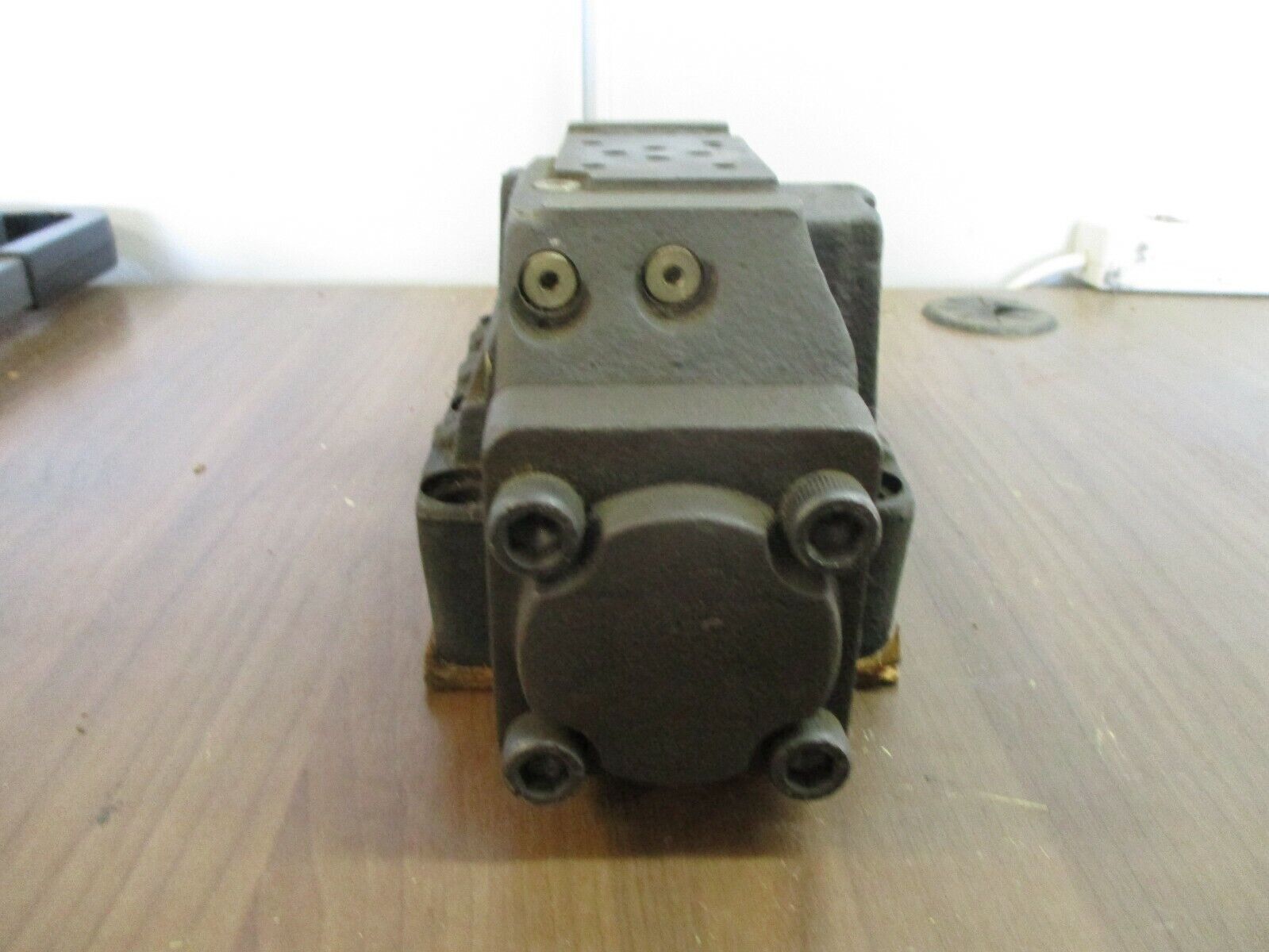 Vickers Directional Control Valve DG5S-8-2A-M-FPA5WL-B5-30 P, X, A, B: 3000PSI
