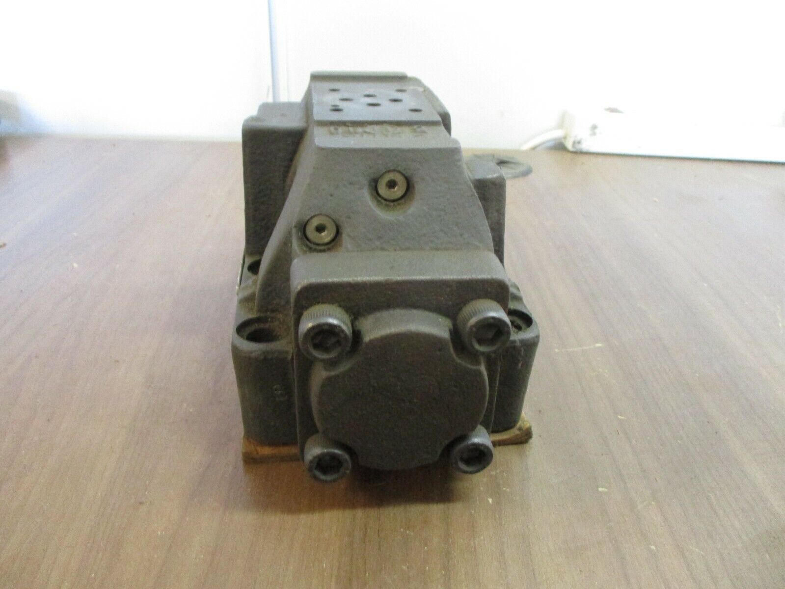 Vickers Directional Control Valve DG5S-8-2A-M-FPA5WL-B5-30 P, X, A, B: 3000PSI