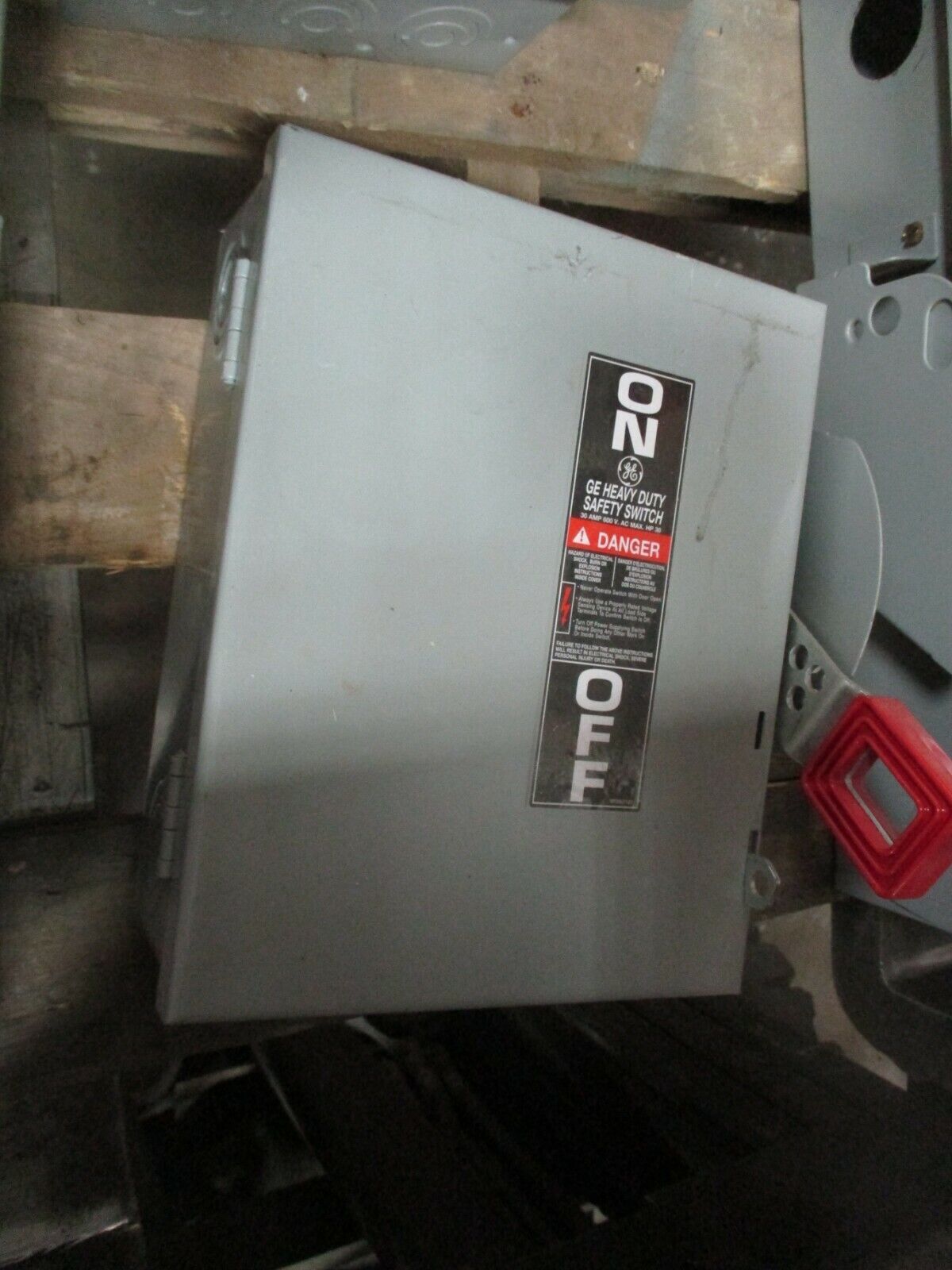 GE Non-Fusible Safety Switch THN3361 Mod 11 30A 600V Used