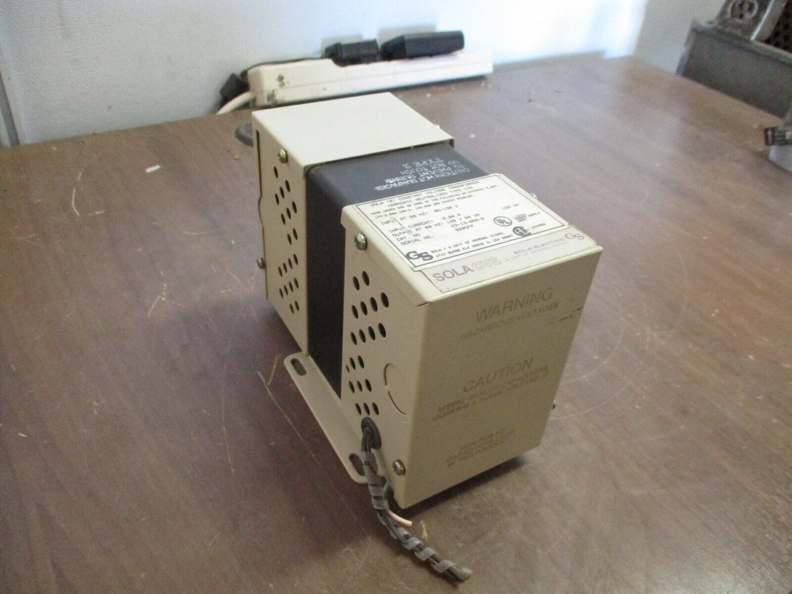 Sola Type CVS Constant Voltage Transformer 23-13-060-2 120VA Input: 95-130V Used