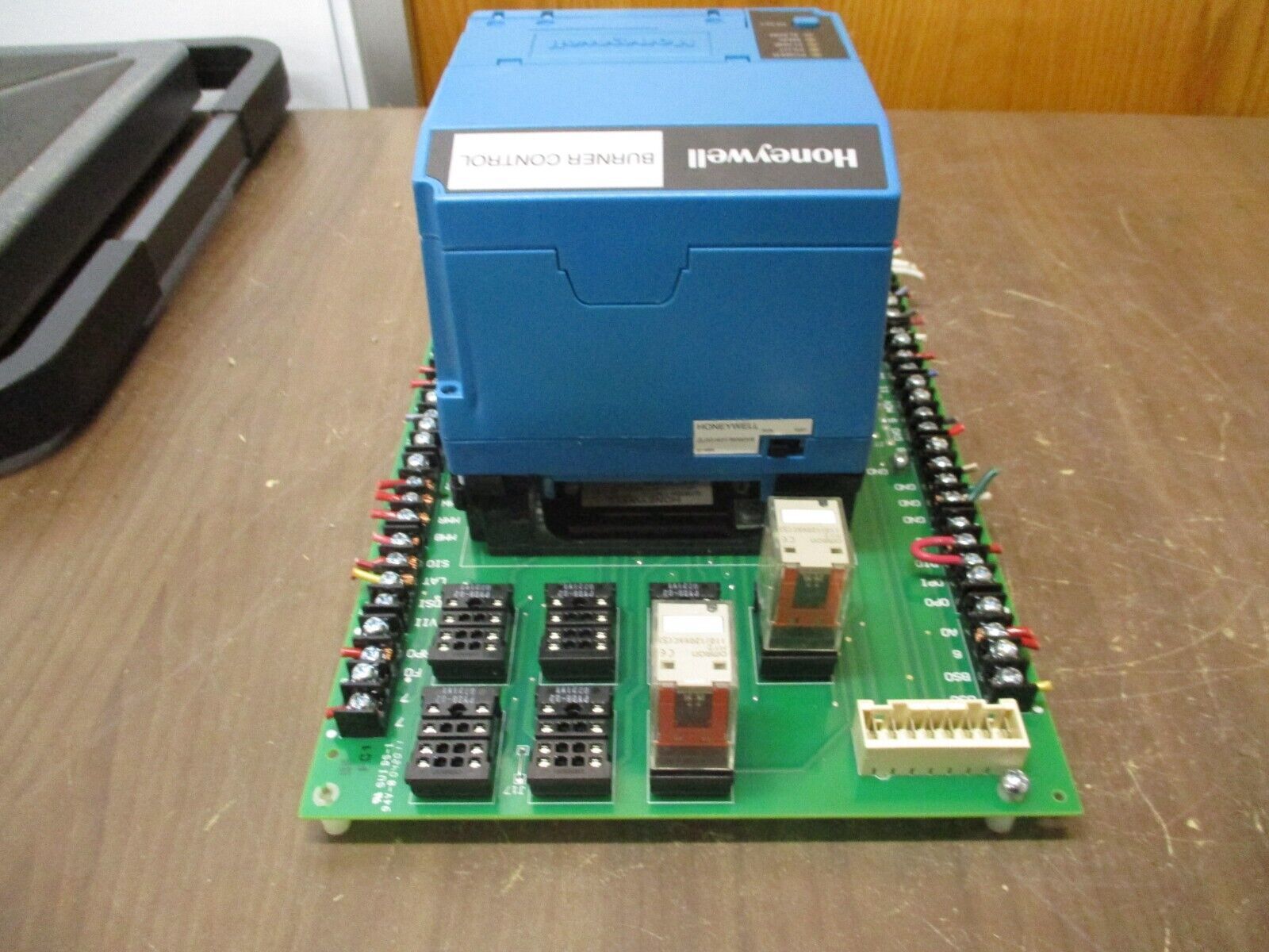 Honeywell Burner Control RM7845 A 1001 S/W Rev. 4141 Used